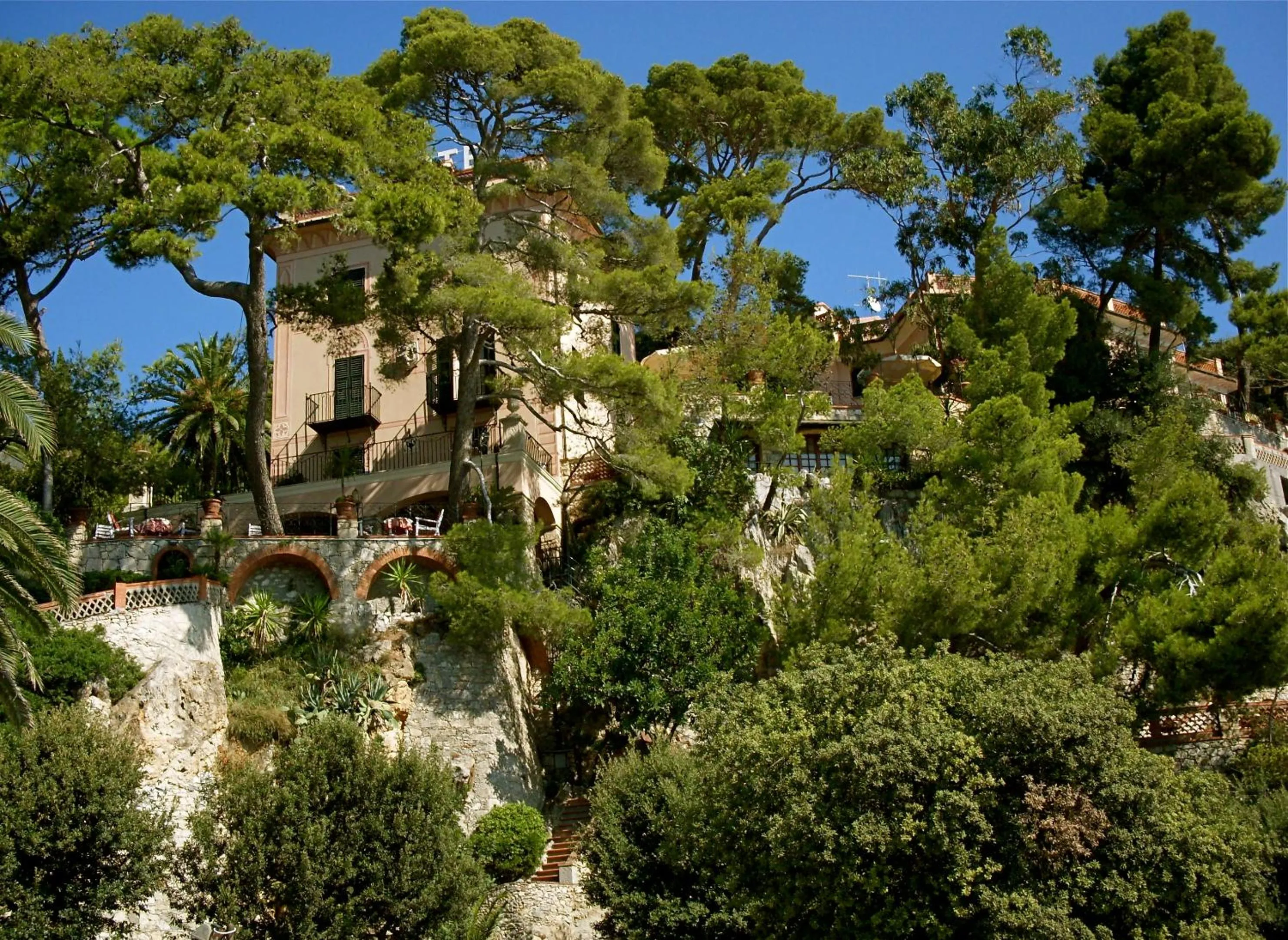 Property building in Hotel Punta Est