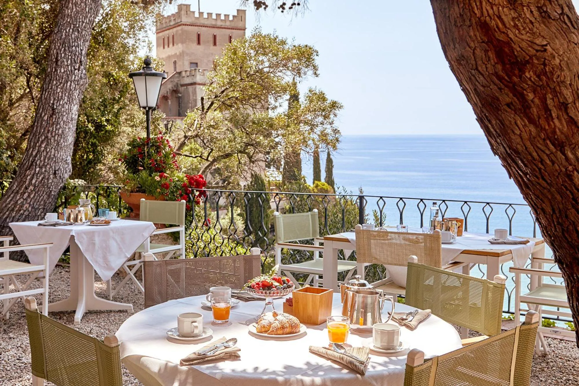 Food and drinks in Hotel Punta Est