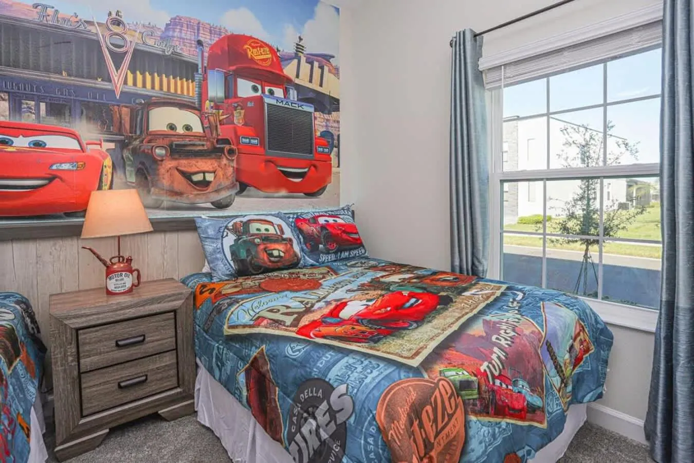 Bed in Wonderful 5 Bedroom w/ Pool Close to Disney 4801