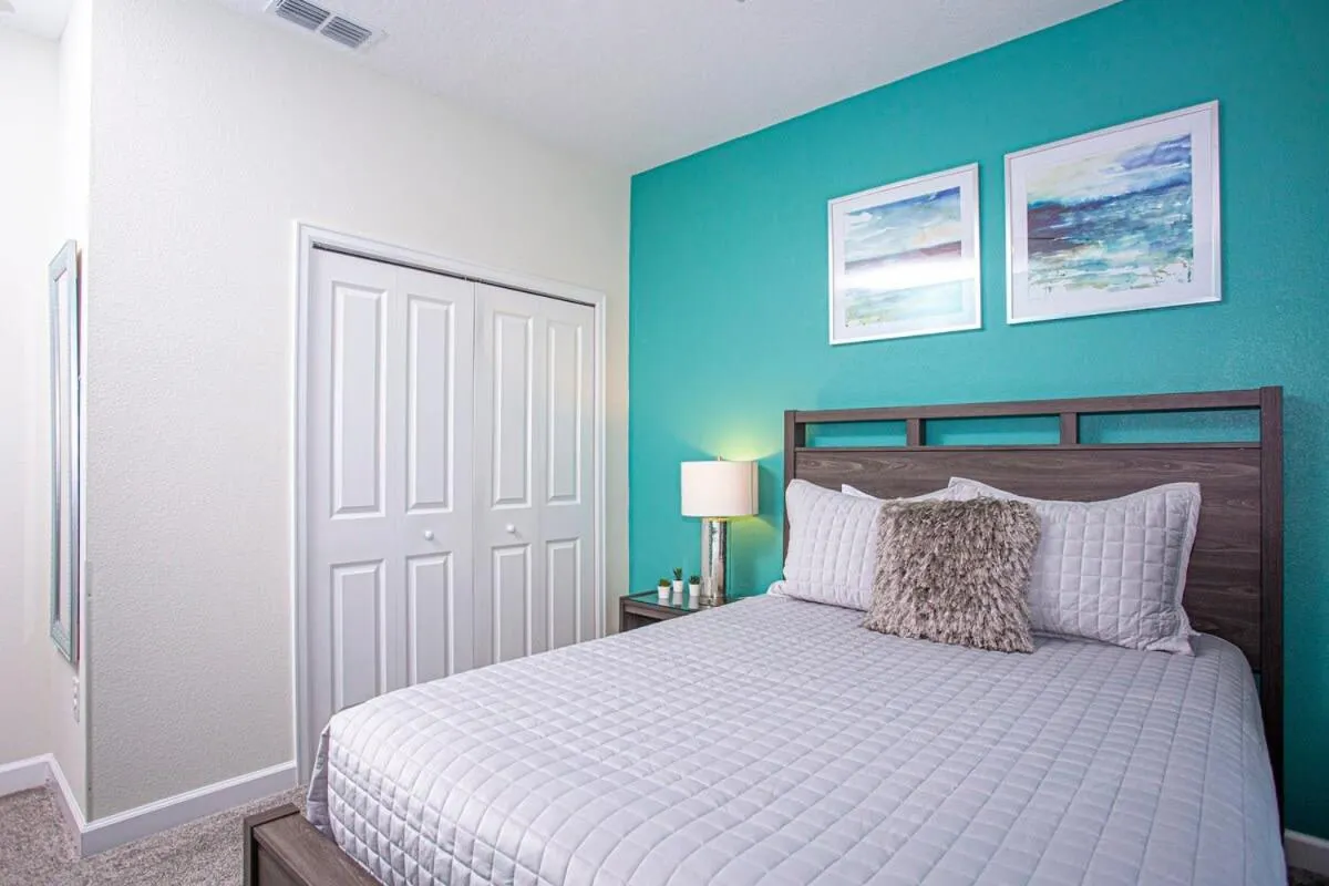 Bed in Wonderful 5 Bedroom w/ Pool Close to Disney 4801