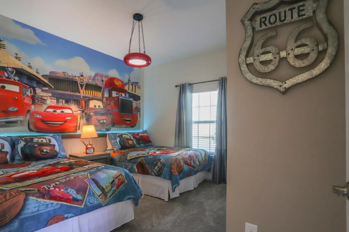 Bed in Wonderful 5 Bedroom w/ Pool Close to Disney 4801
