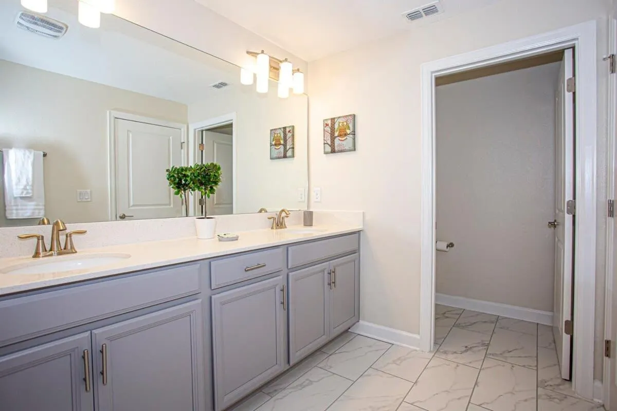 Wonderful 5 Bedroom w/ Pool Close to Disney 4801