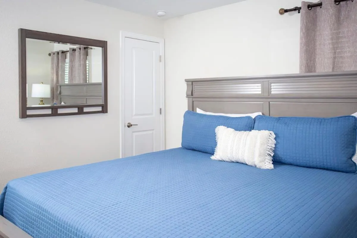 Bed in Wonderful 5 Bedroom w/ Pool Close to Disney 4801