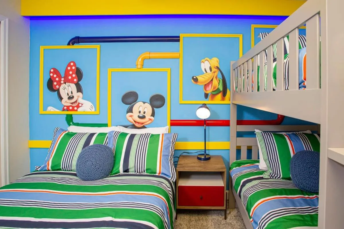 Bed in Gorgeous 4 Bedroom w/ Pool Close to Disney 4836