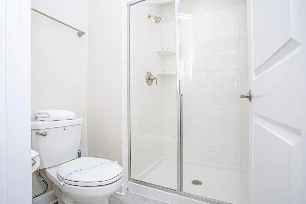 Gorgeous 4 Bedroom w/ Pool Close to Disney 4836