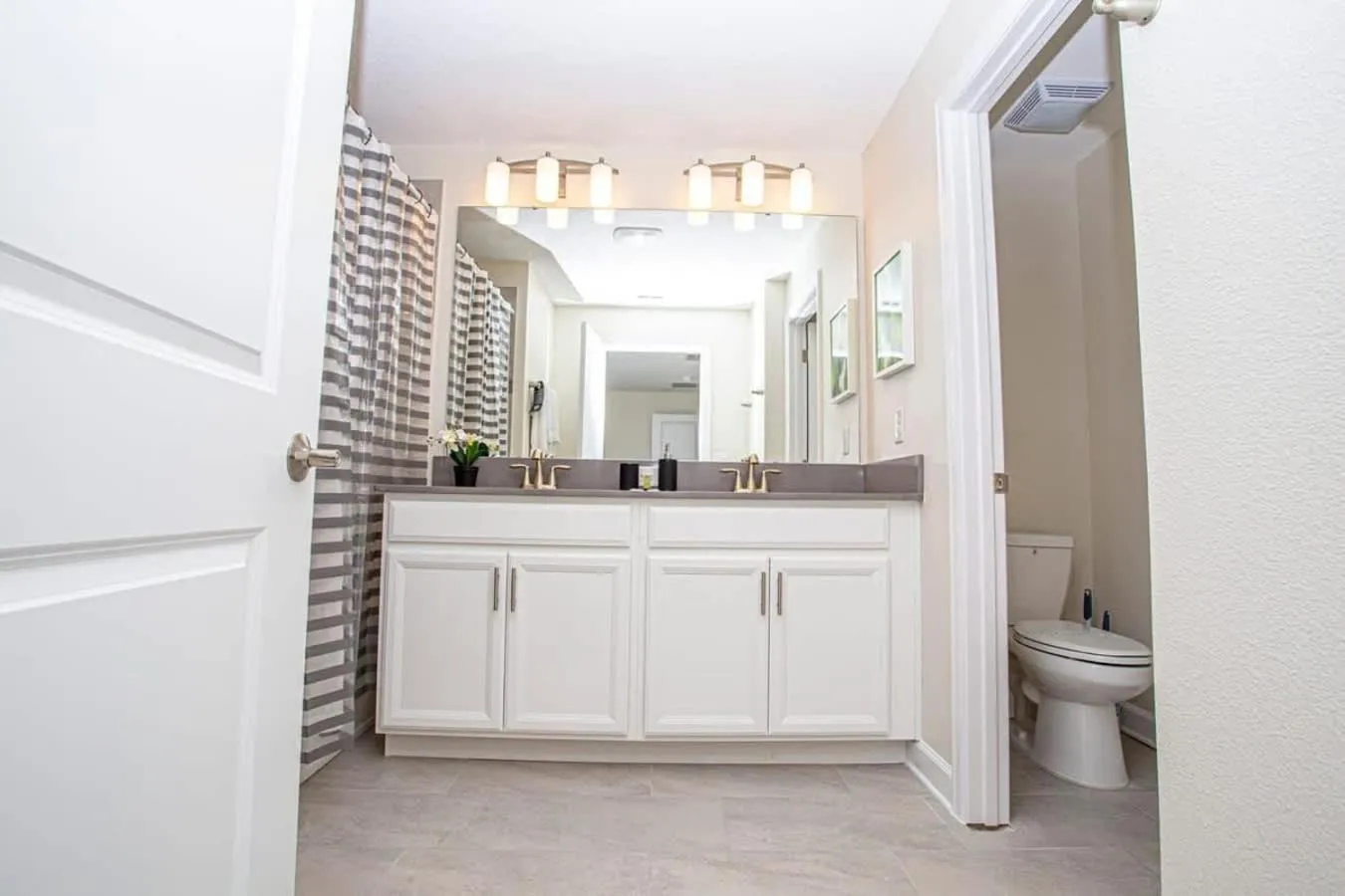 Gorgeous 4 Bedroom w/ Pool Close to Disney 4836