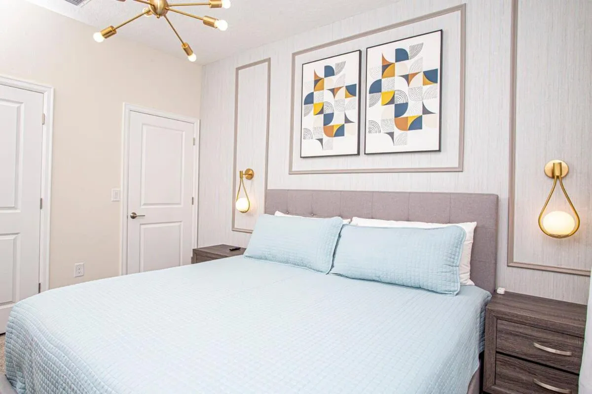 Bed in Gorgeous 4 Bedroom w/ Pool Close to Disney 4836