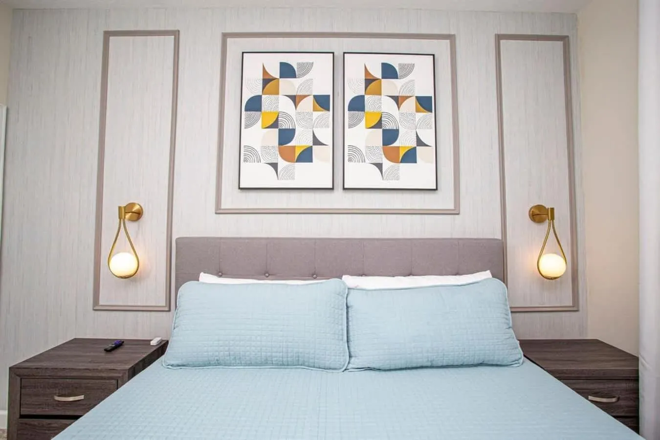 Bed in Gorgeous 4 Bedroom w/ Pool Close to Disney 4836