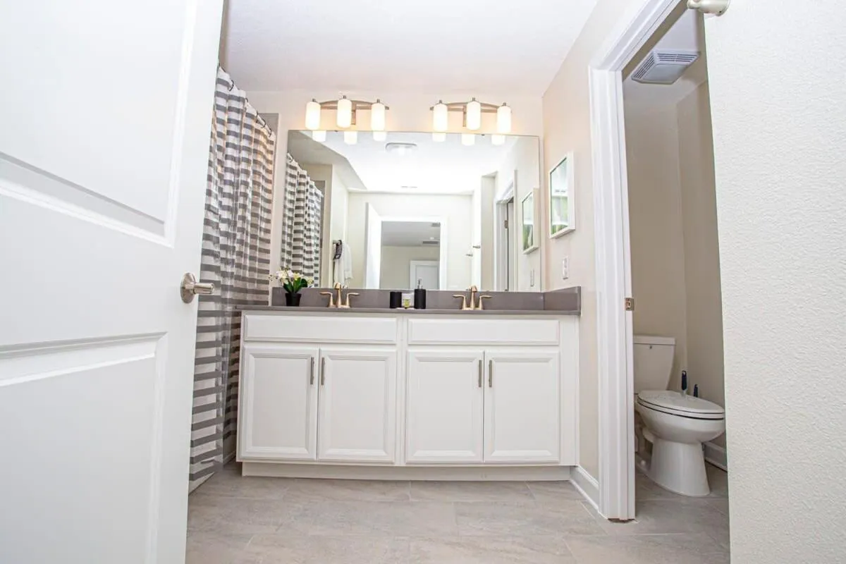 Gorgeous 4 Bedroom w/ Pool Close to Disney 4836