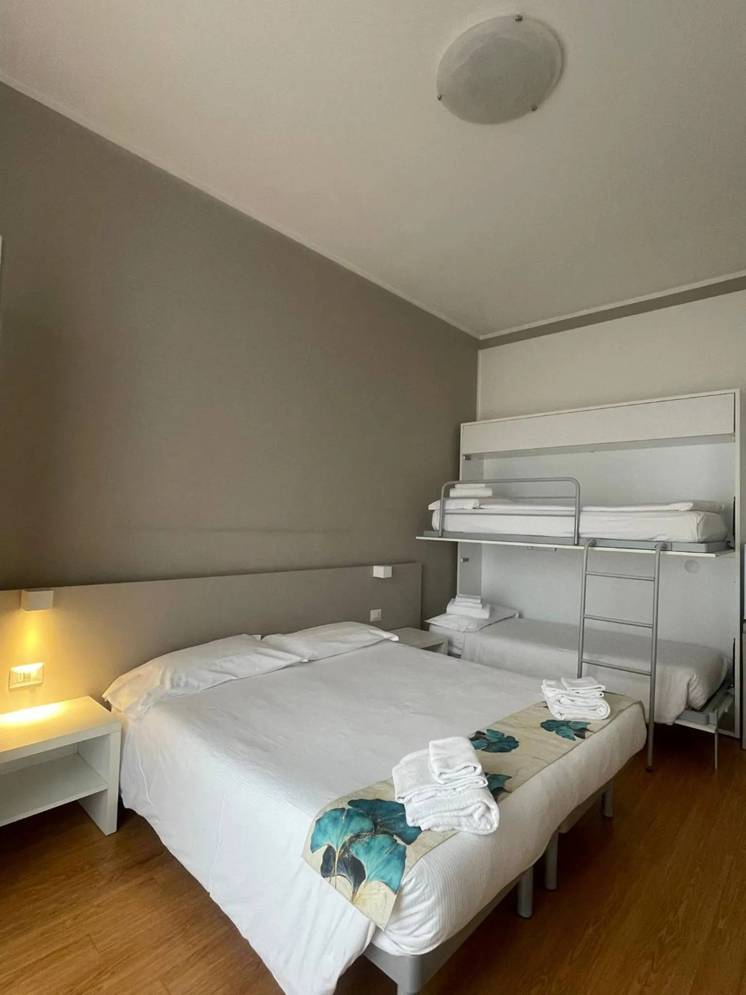 Bed in Hotel Del Corso