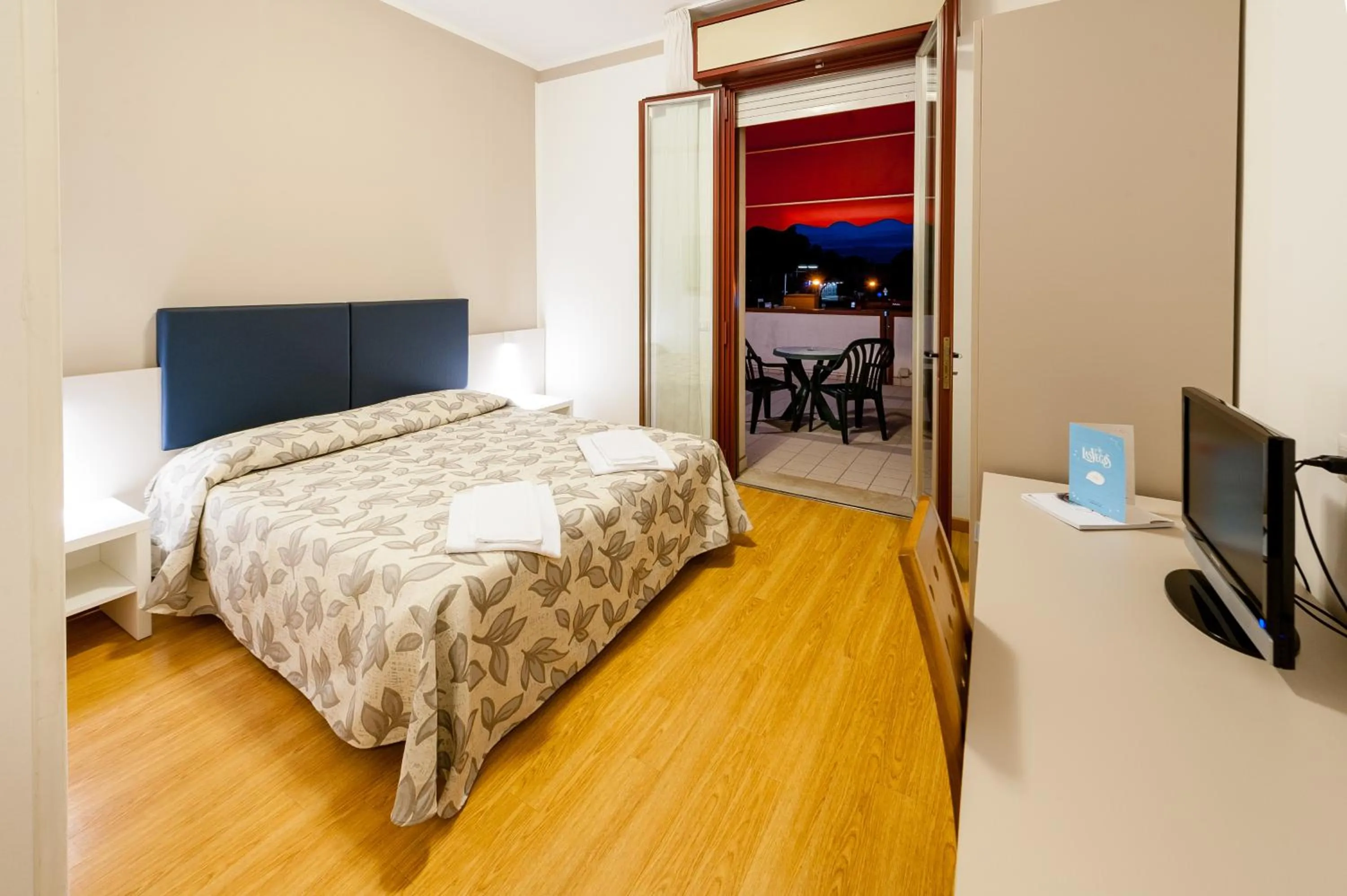 Photo of the whole room, Bed in Hotel Del Corso