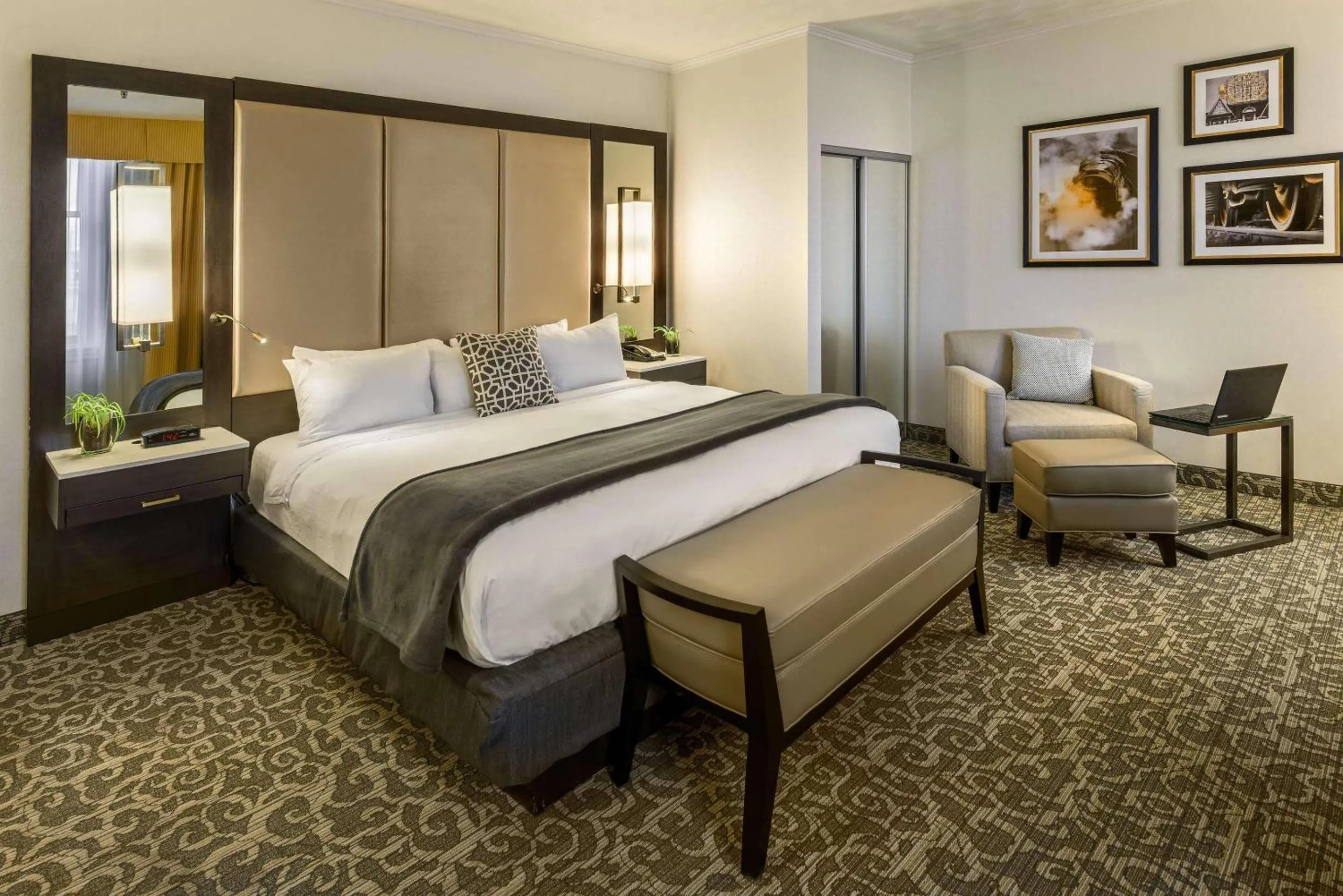 Bedroom, Bed in Radisson Lackawanna Station Hotel Scranton