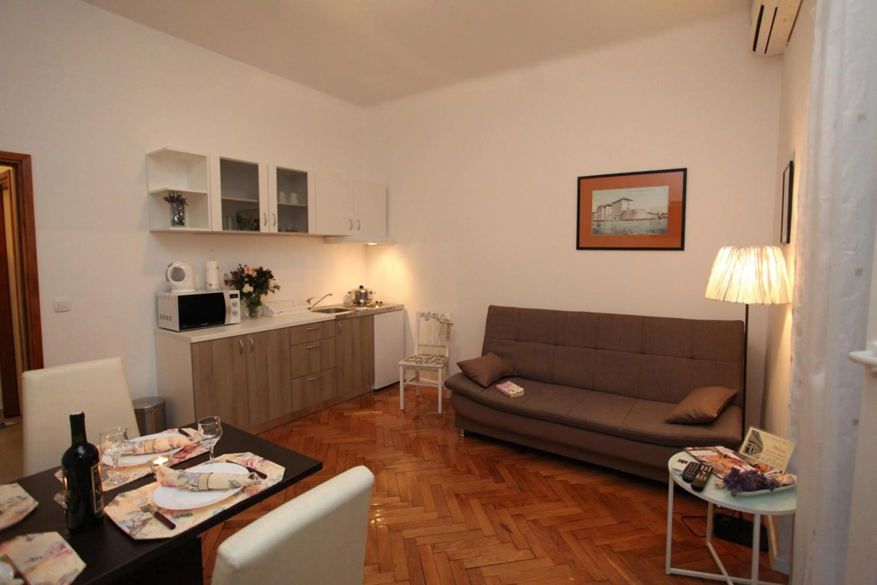 One-Bedroom Apartment with Balcony in Vincent apt. in old town centre