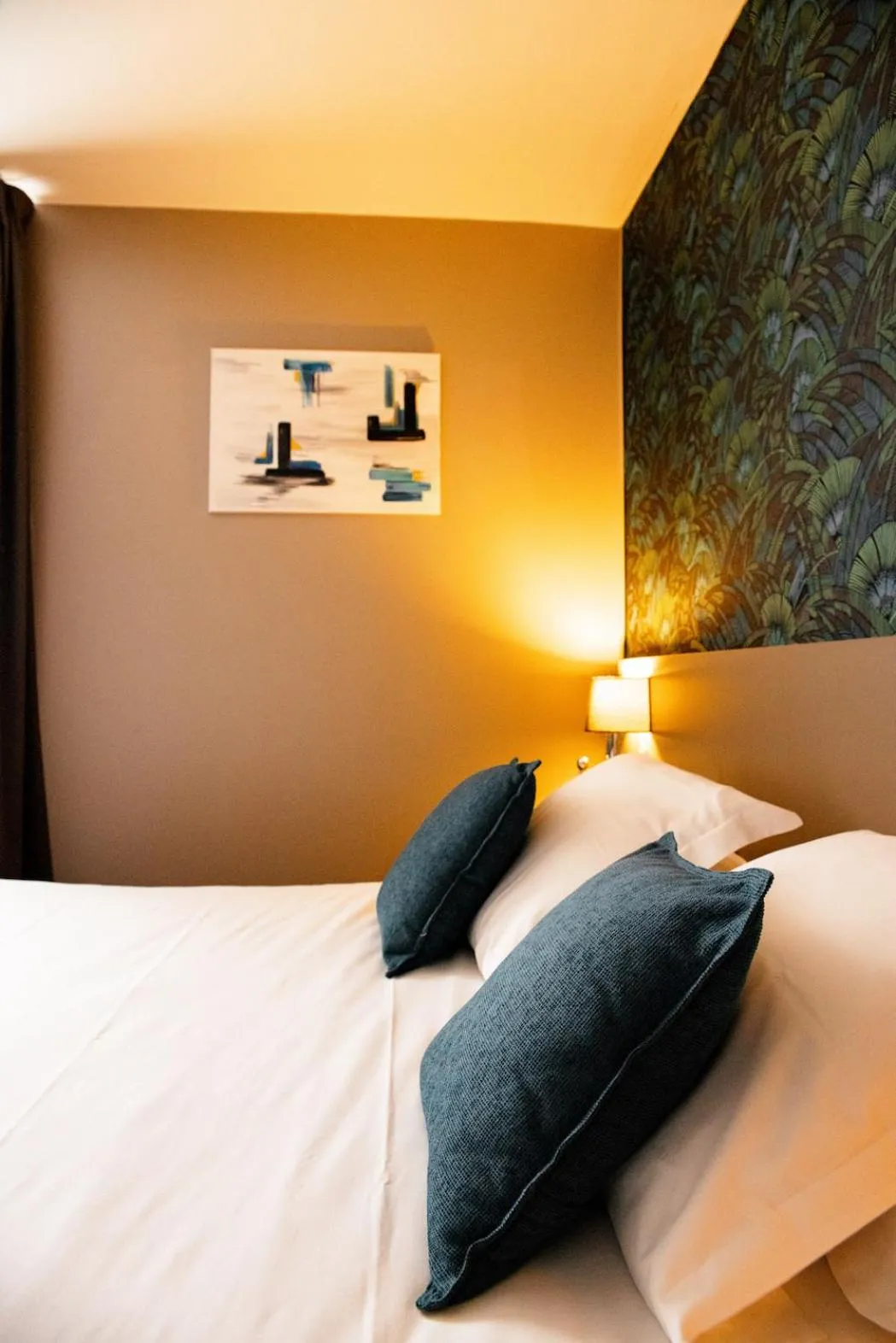 Bed in Brit Hotel Le Galion & Spa