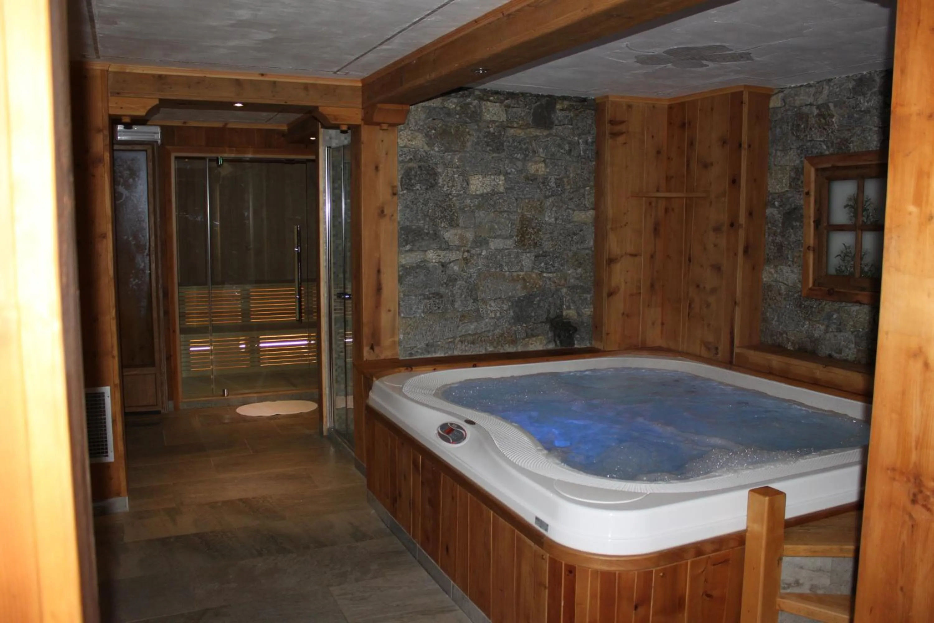 Hot Tub in Residence Mirage