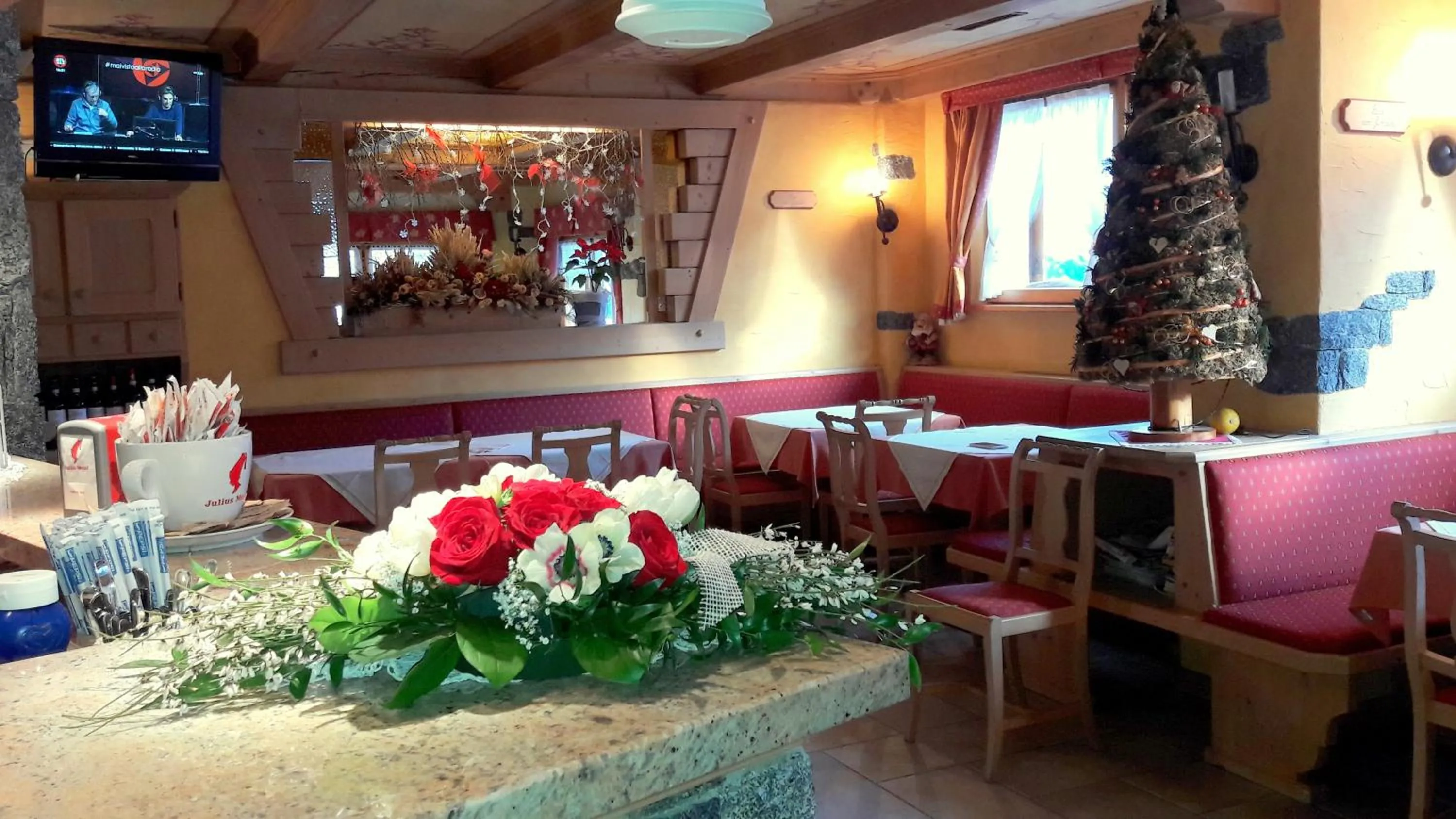 Restaurant/places to eat in Residence Mirage