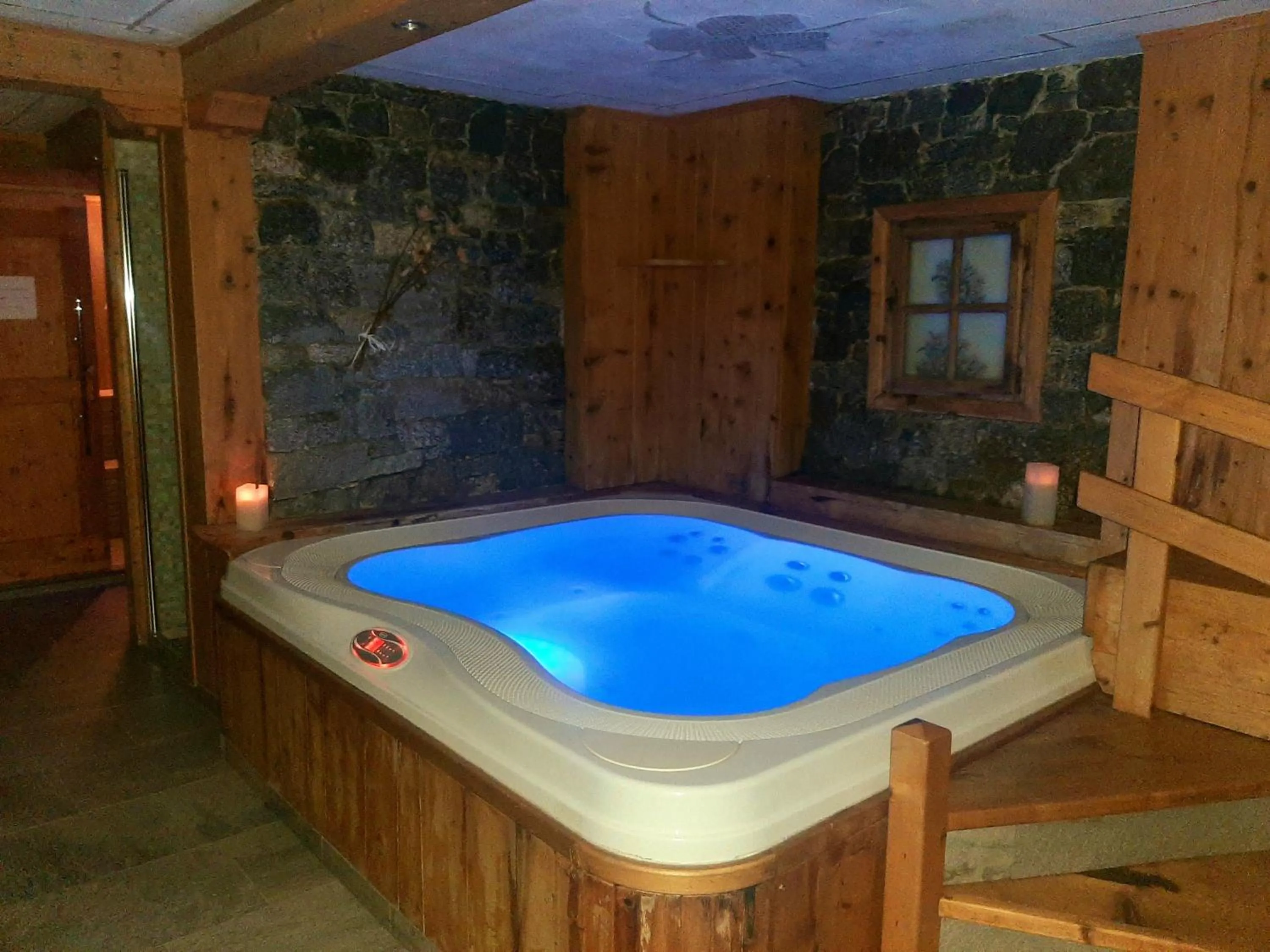 Hot Tub in Residence Mirage