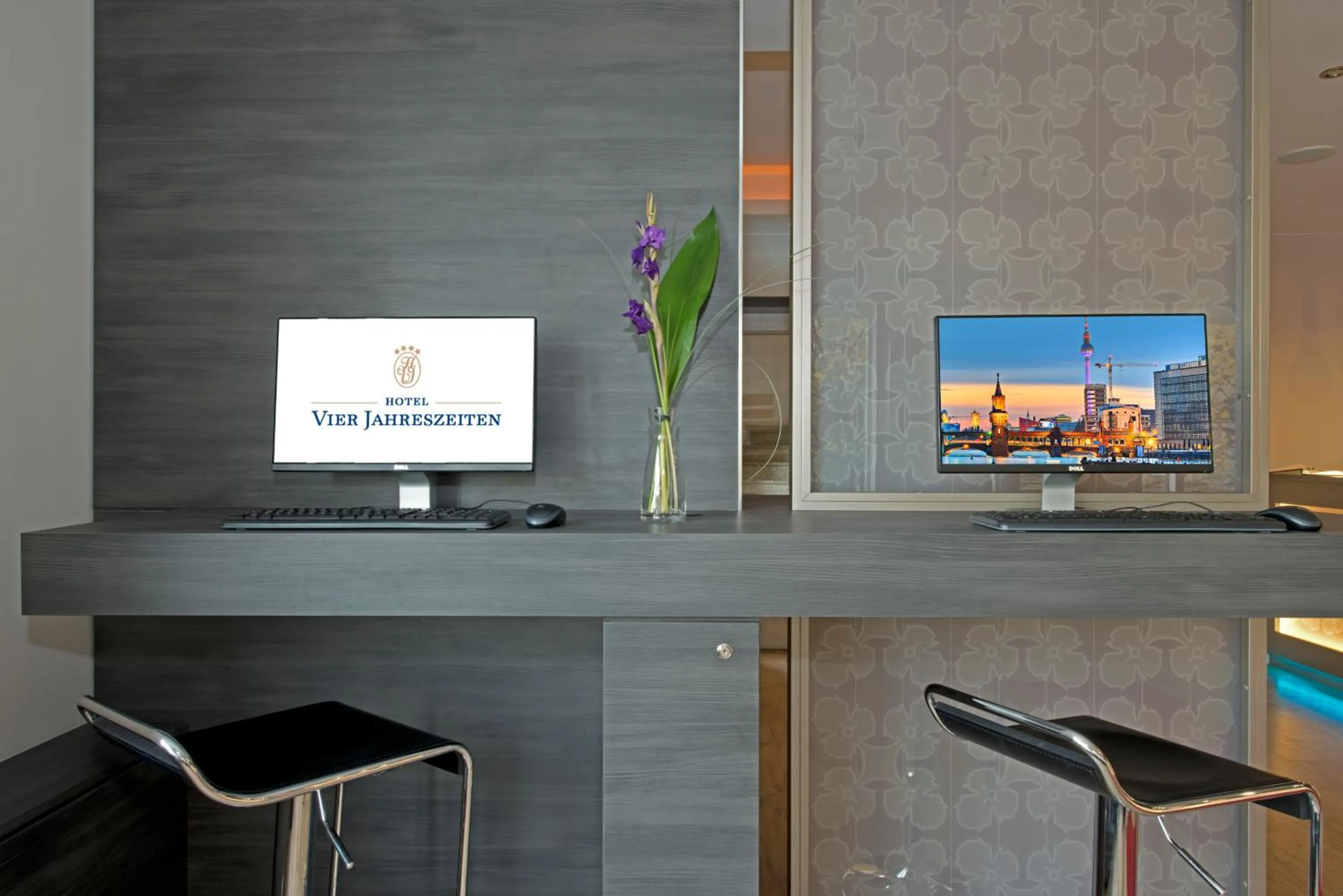 TV and multimedia, TV/Entertainment Center in Hotel Vier Jahreszeiten Berlin City