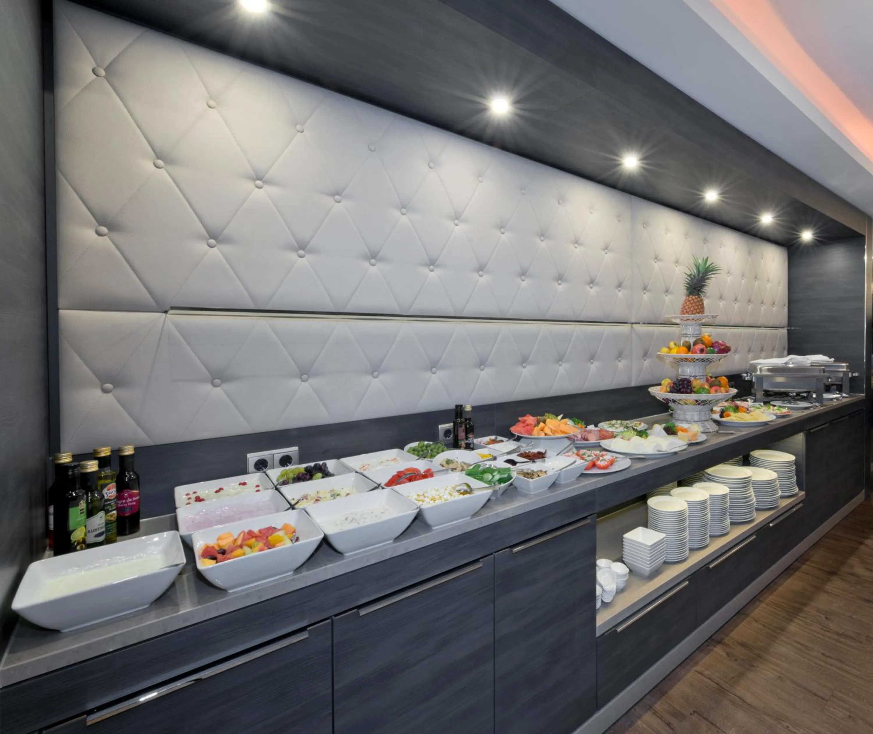 Food and drinks in Hotel Vier Jahreszeiten Berlin City