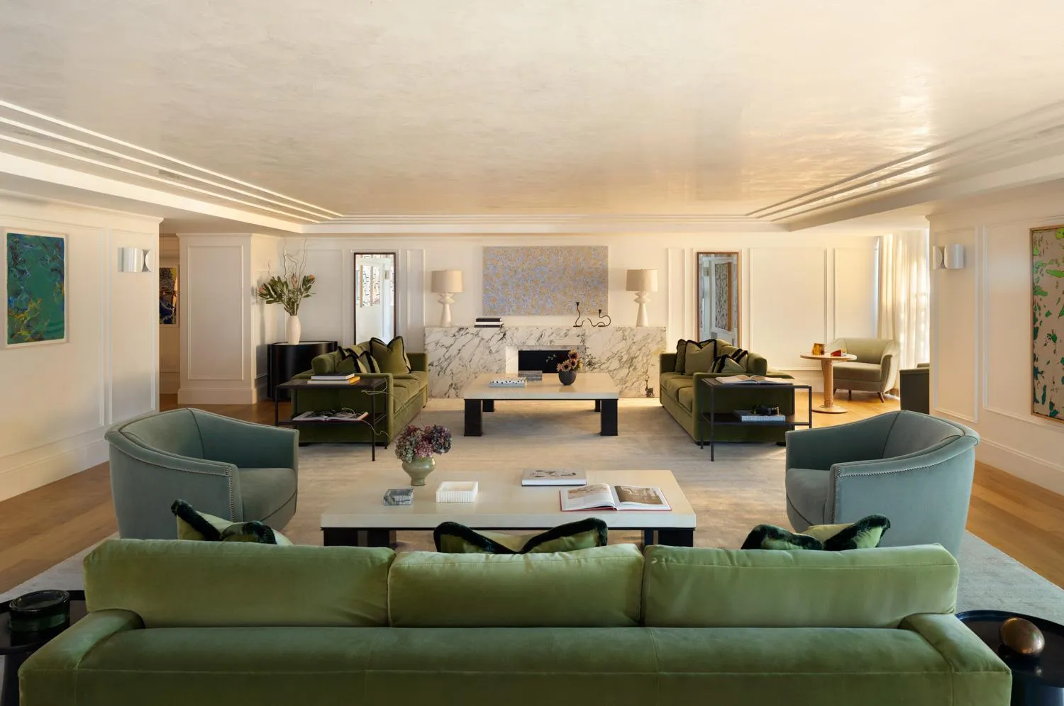 Lounge or bar in L'Ermitage Beverly Hills