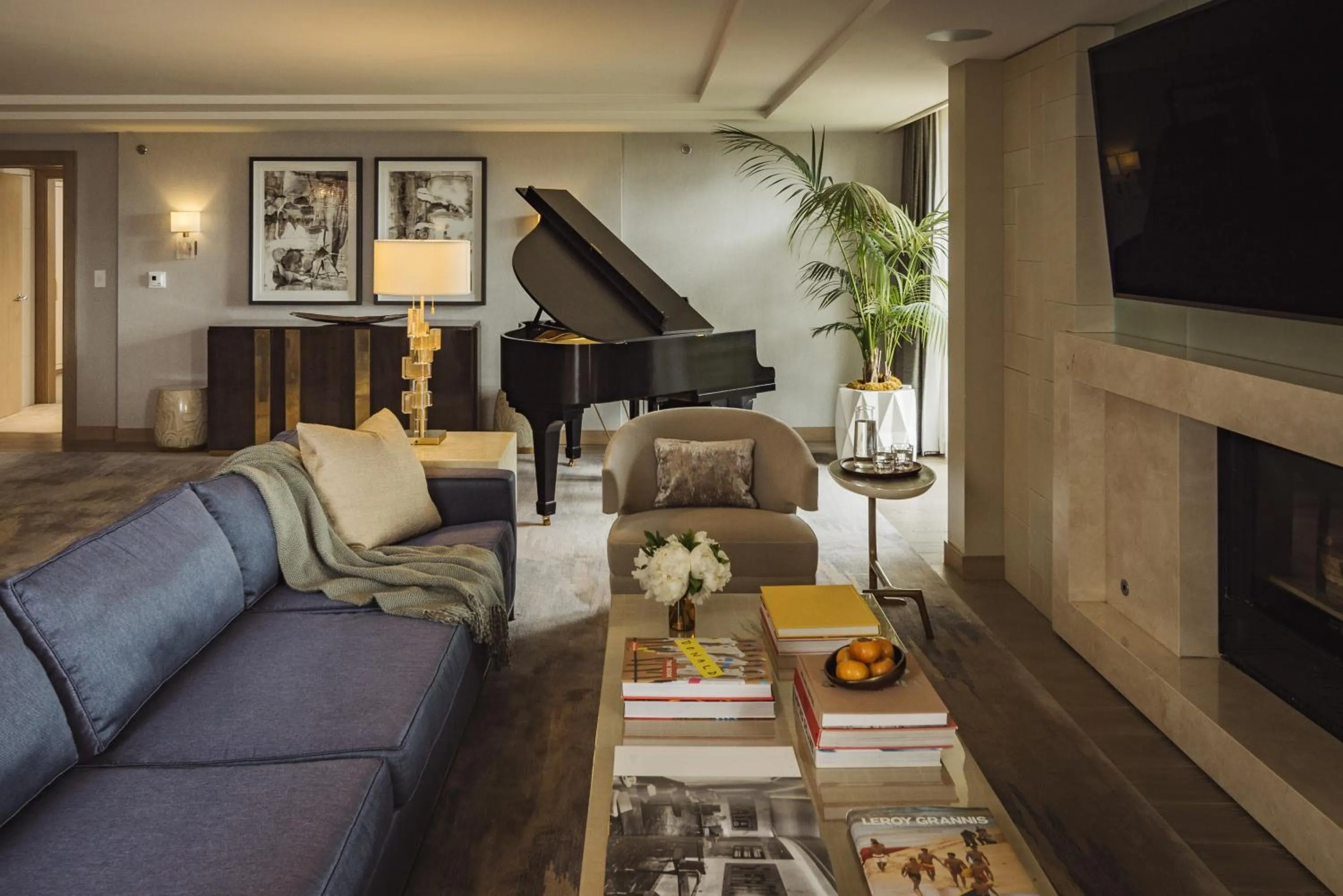 TV and multimedia in L'Ermitage Beverly Hills