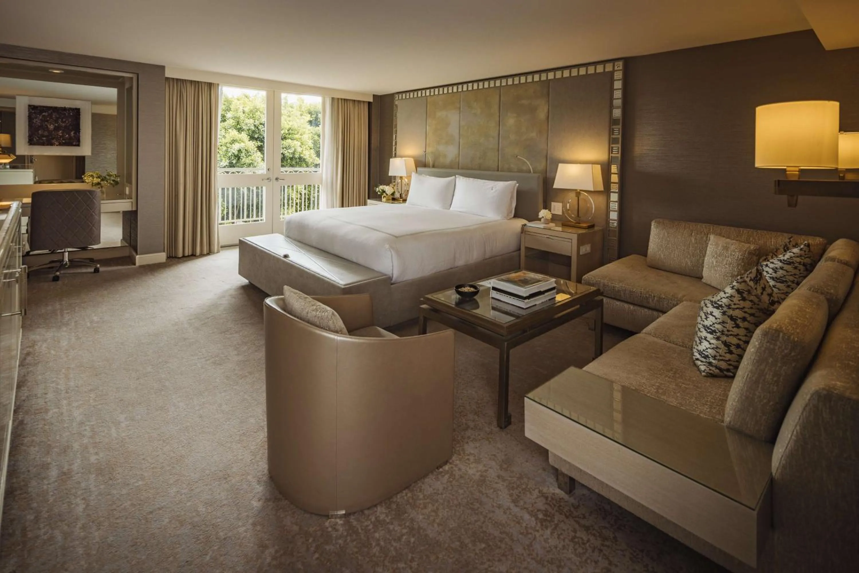 Bedroom, Bed in L'Ermitage Beverly Hills