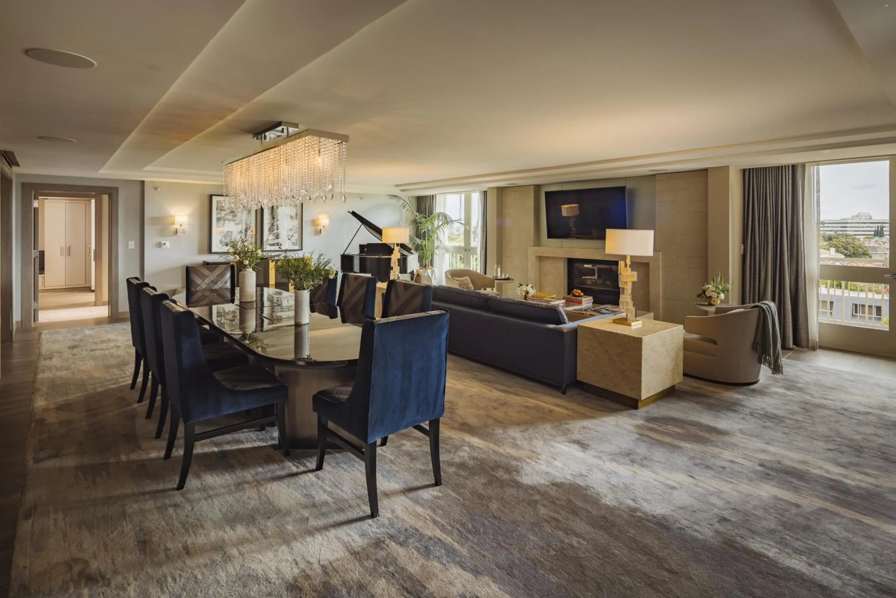 TV and multimedia in L'Ermitage Beverly Hills