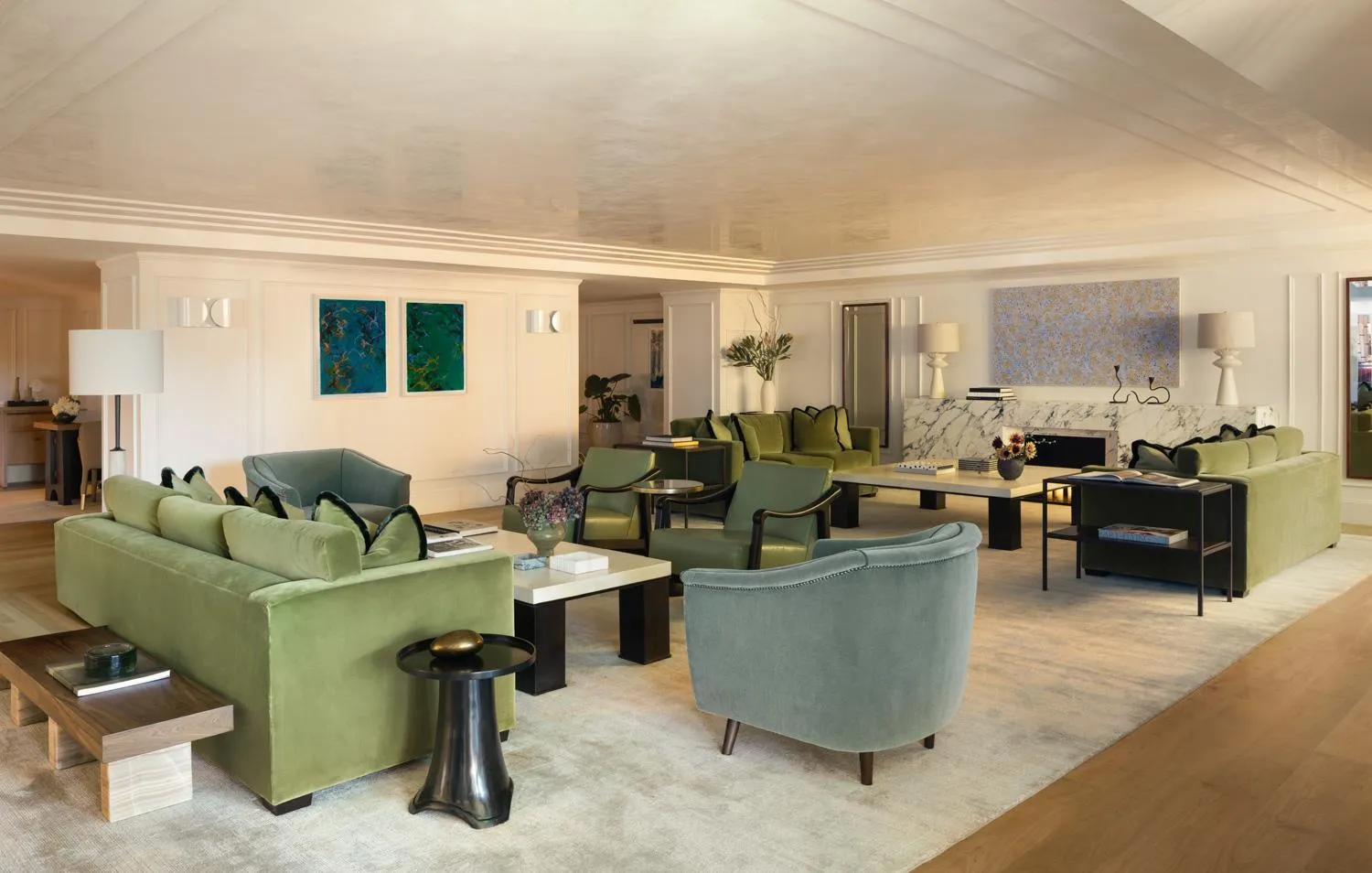 Lounge or bar in L'Ermitage Beverly Hills