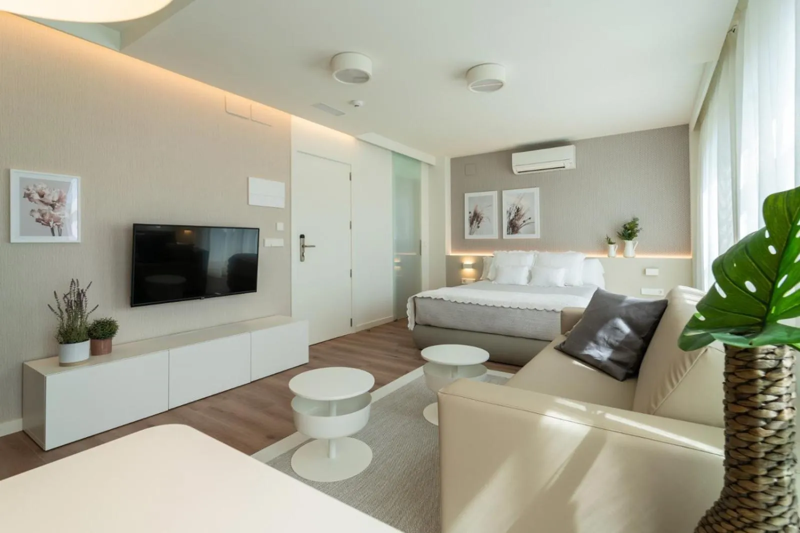 Photo of the whole room in Hotel Rural Tierras del Cid