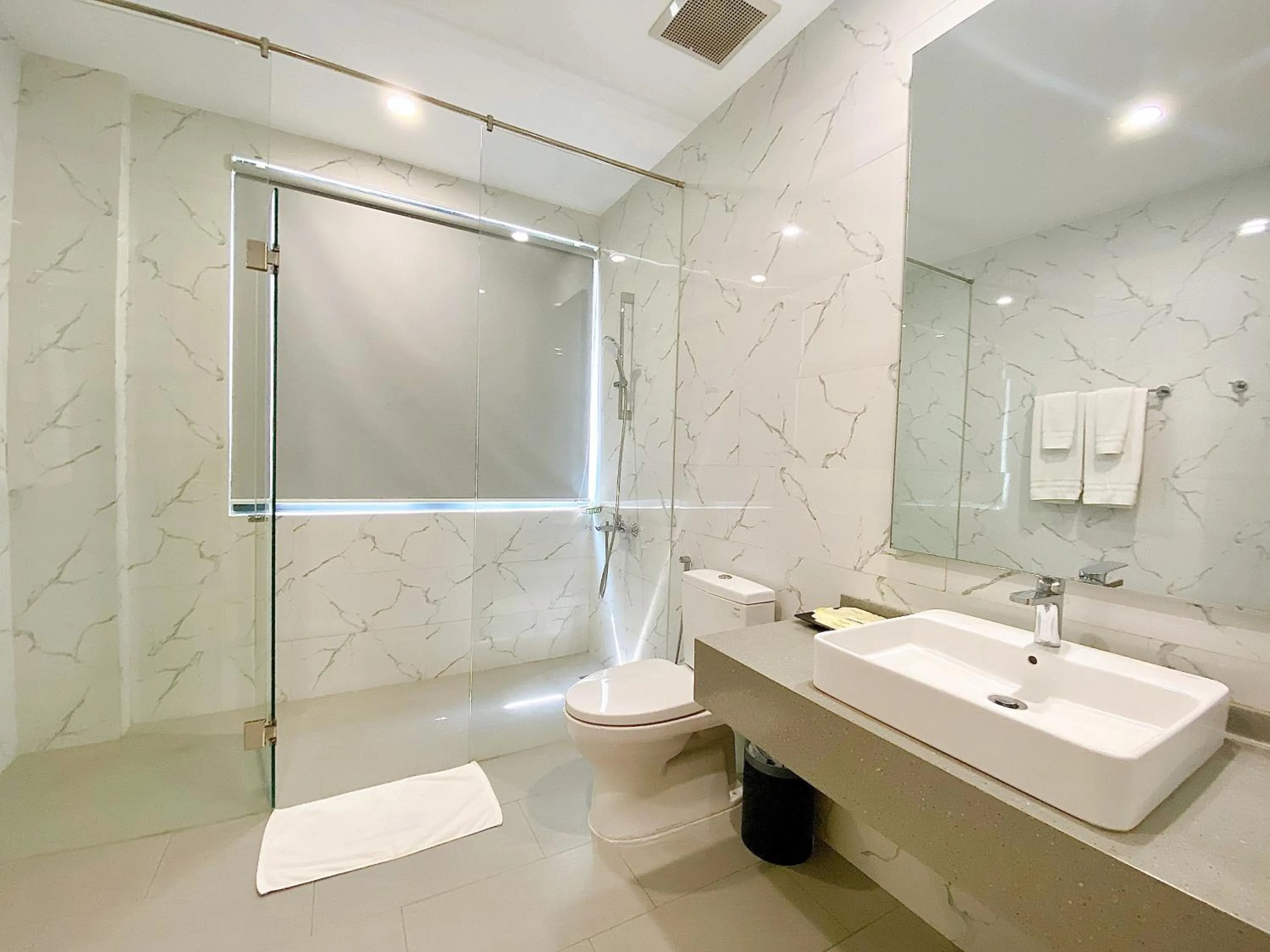 Bathroom in The Luxe Hotel Châu Đốc