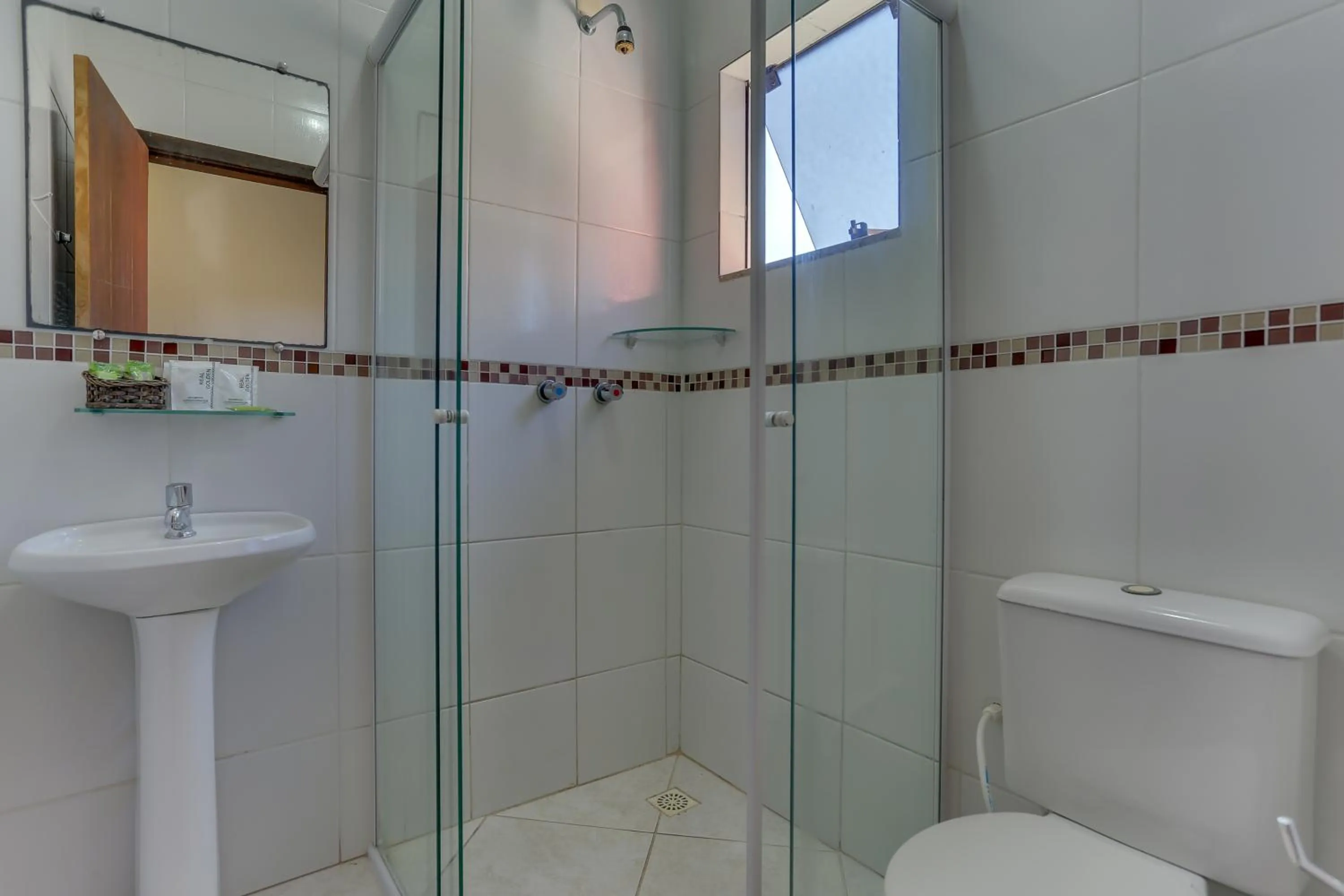 Shower in Pousada Praia dos Ingleses