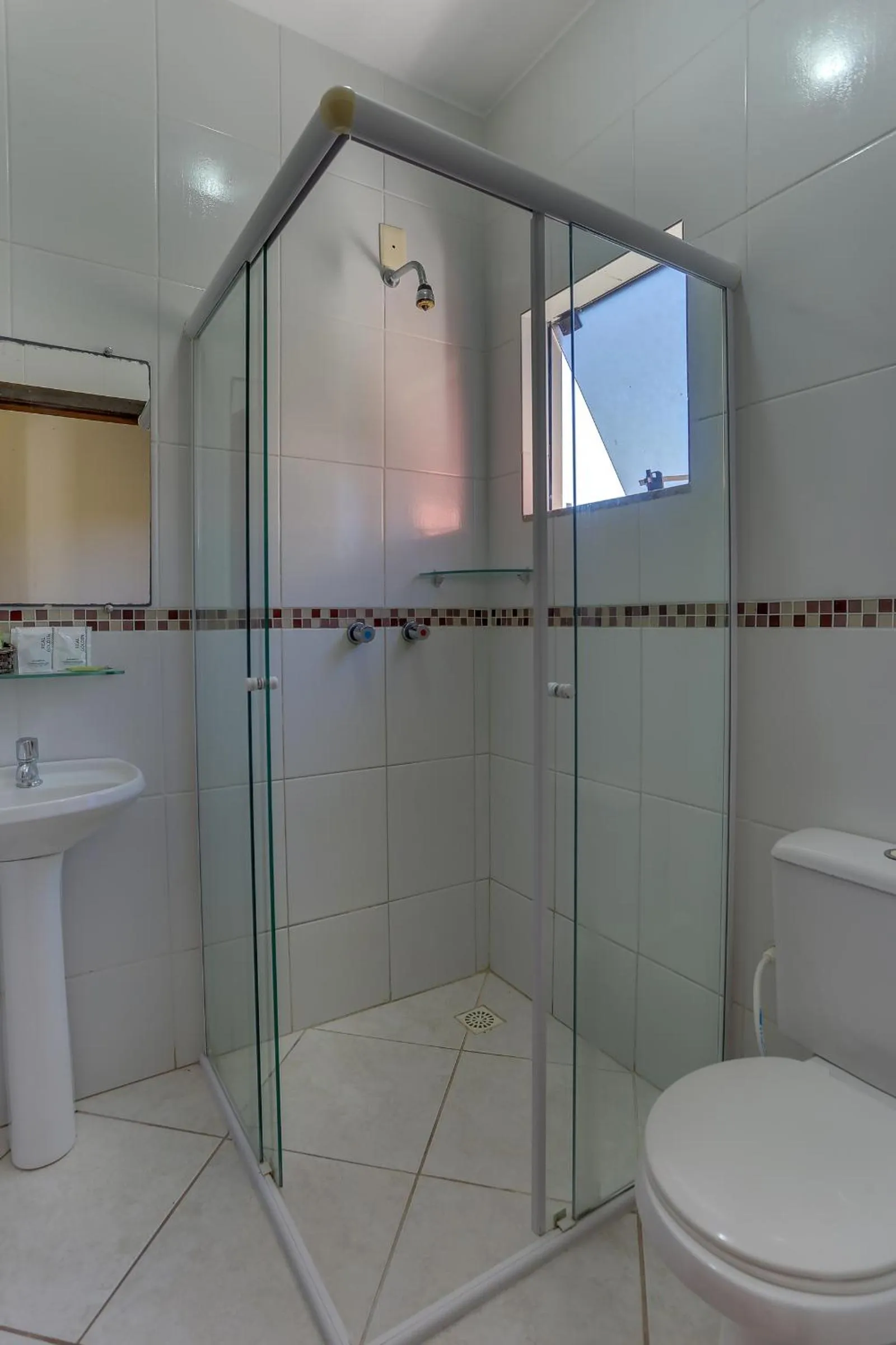 Shower in Pousada Praia dos Ingleses