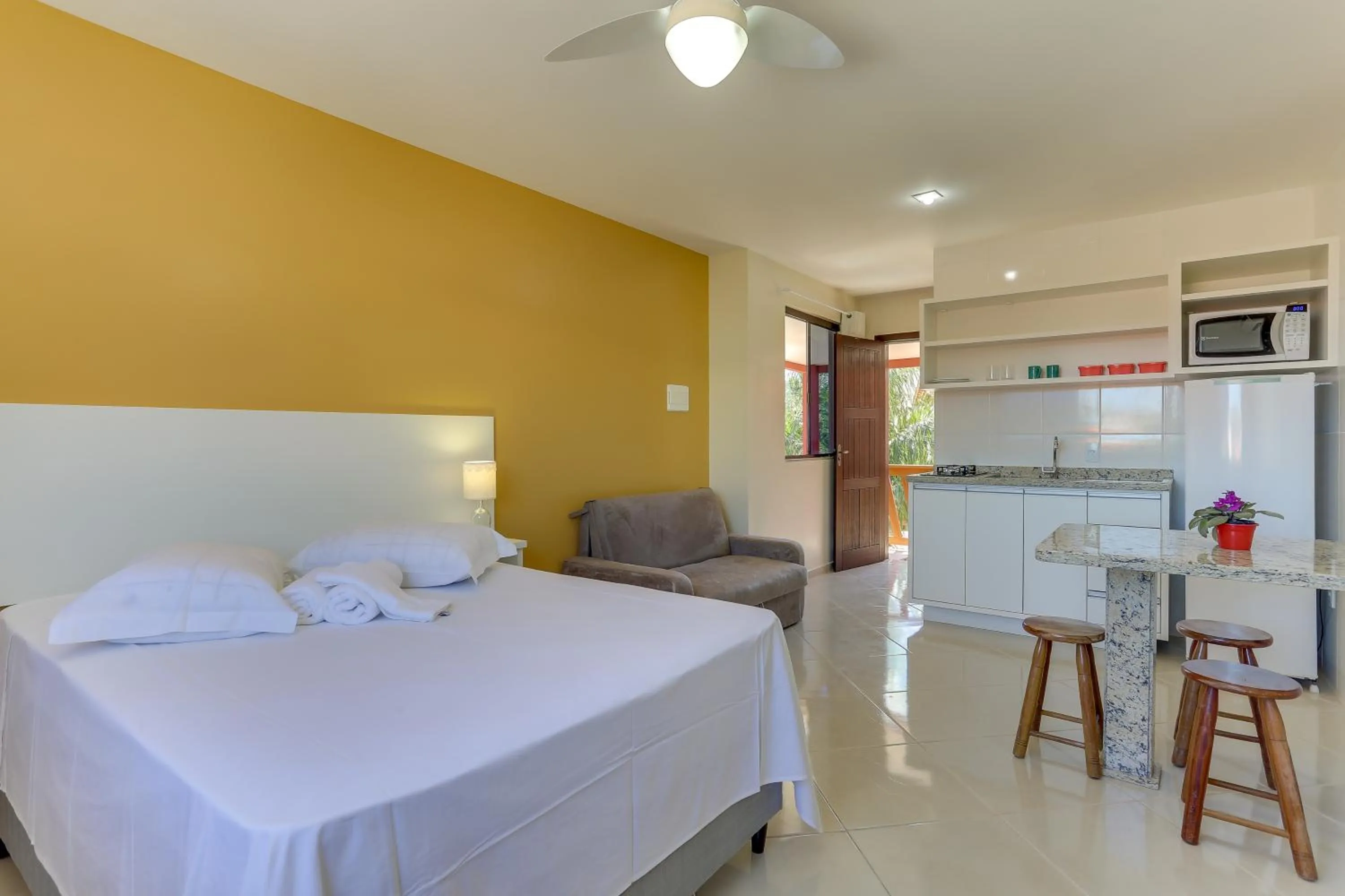 Kitchen or kitchenette, Bed in Pousada Praia dos Ingleses