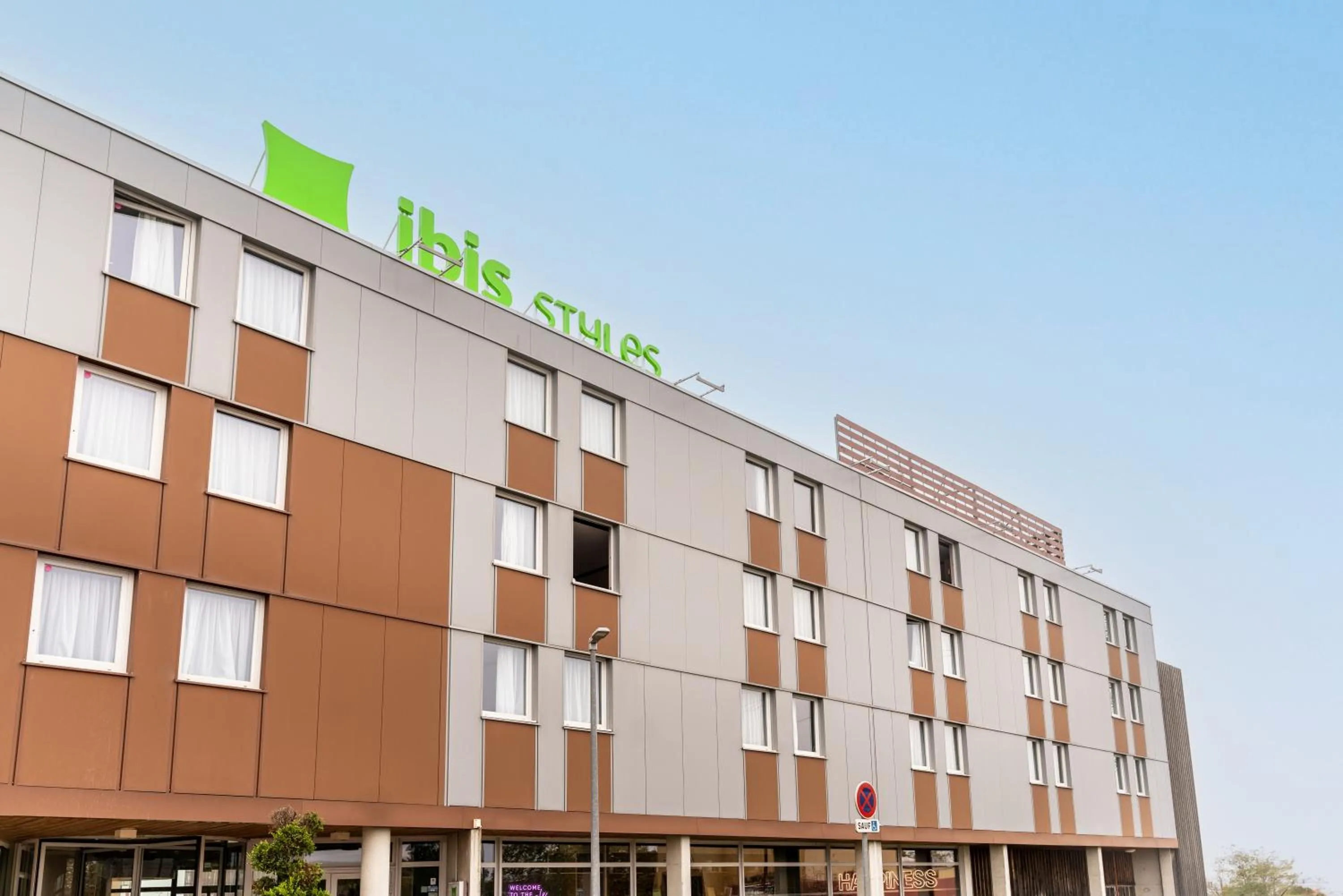 Property building in Ibis Styles Dijon Nord Valmy