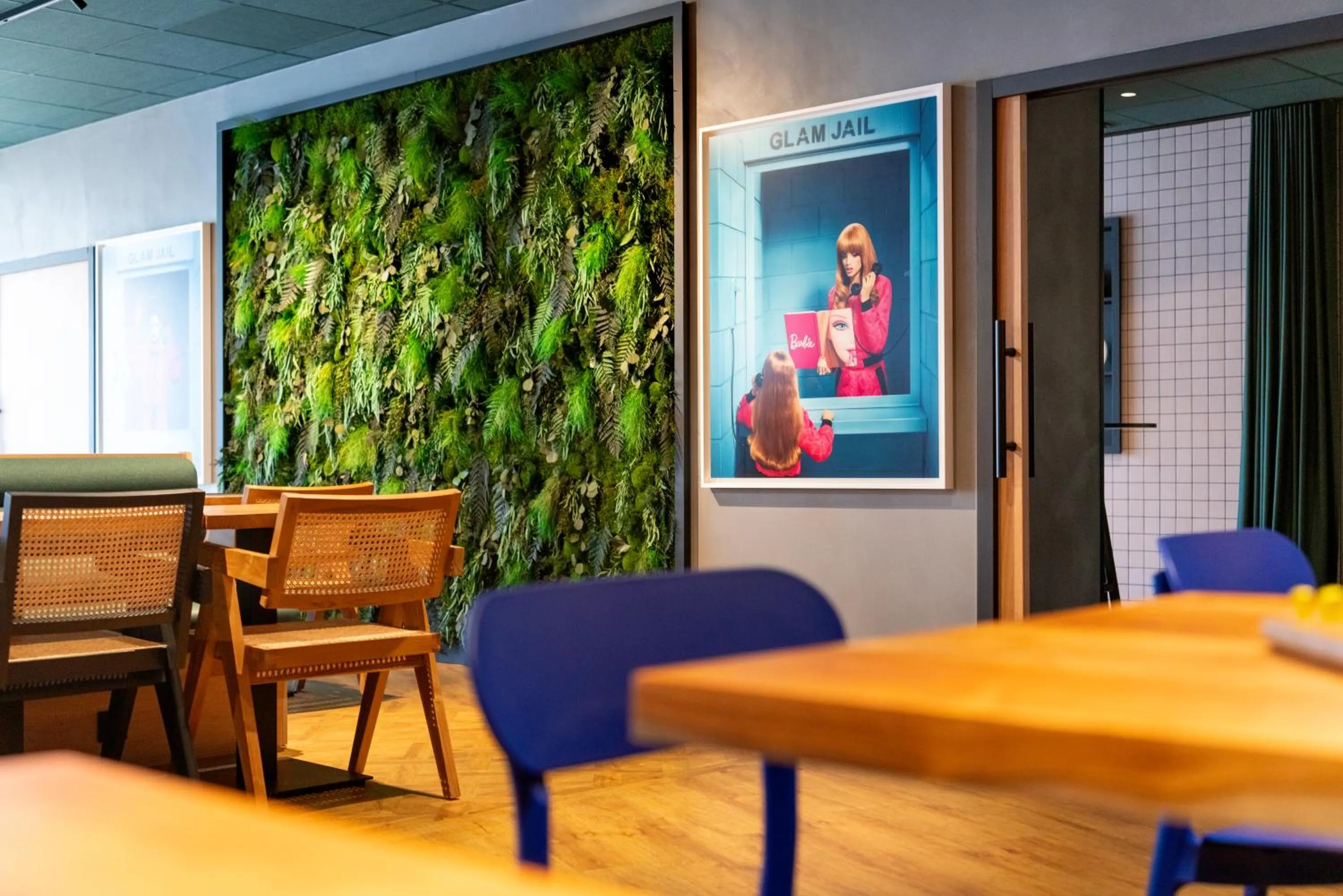 Lounge or bar in Ibis Styles Dijon Nord Valmy