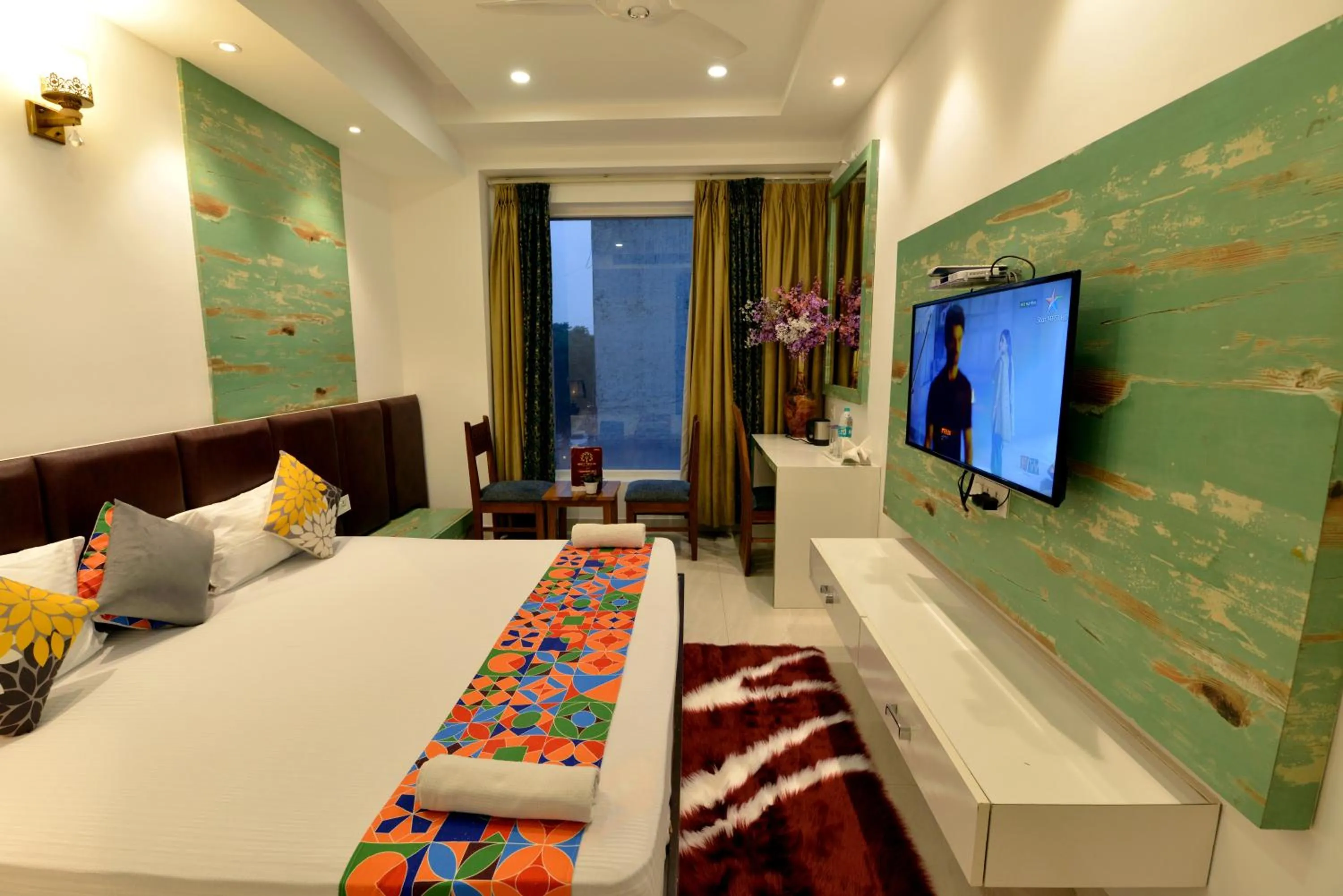 Photo of the whole room, Bed in Hotel The Yellow