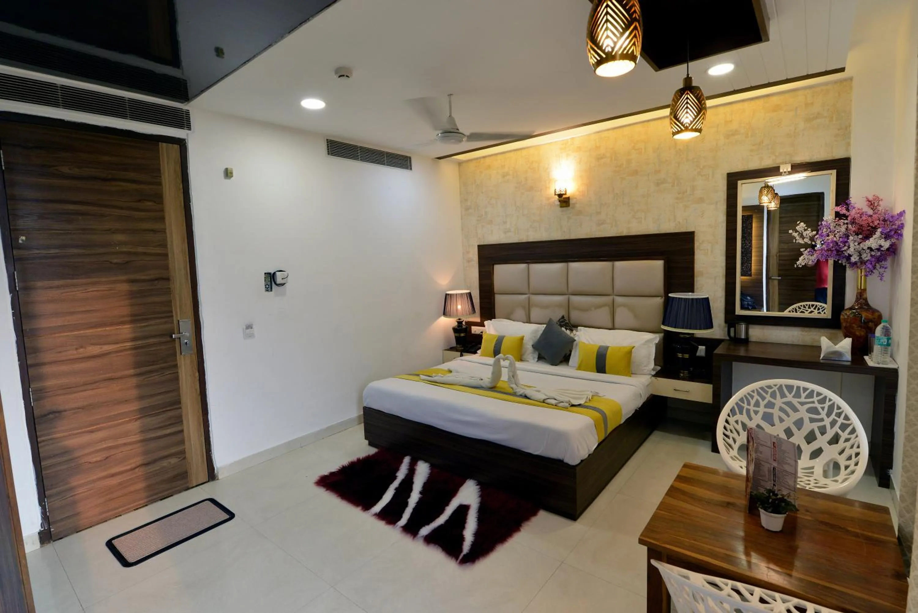 Photo of the whole room, Bed in Hotel The Yellow