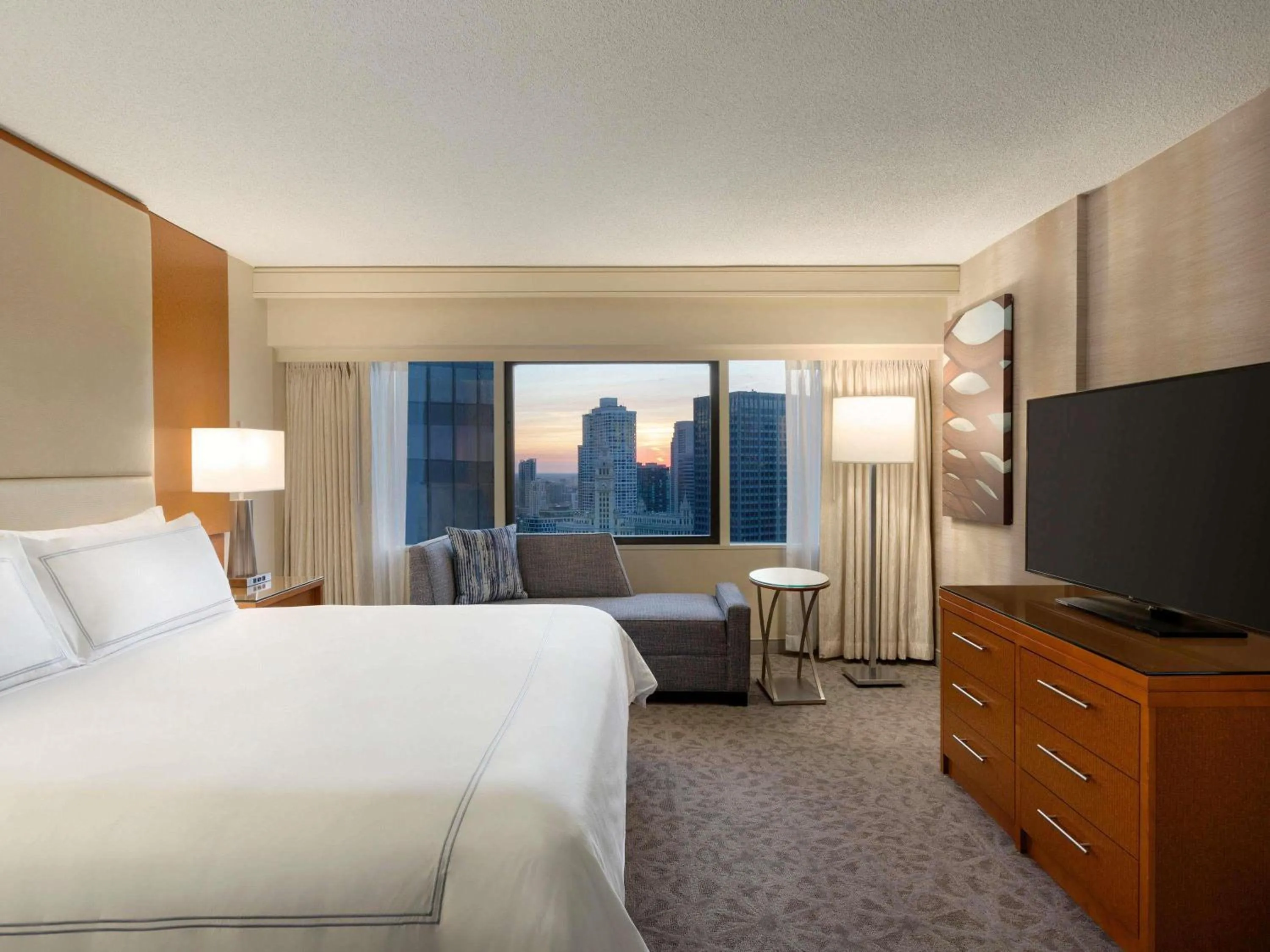 Property building, Bed in Swissotel Chicago