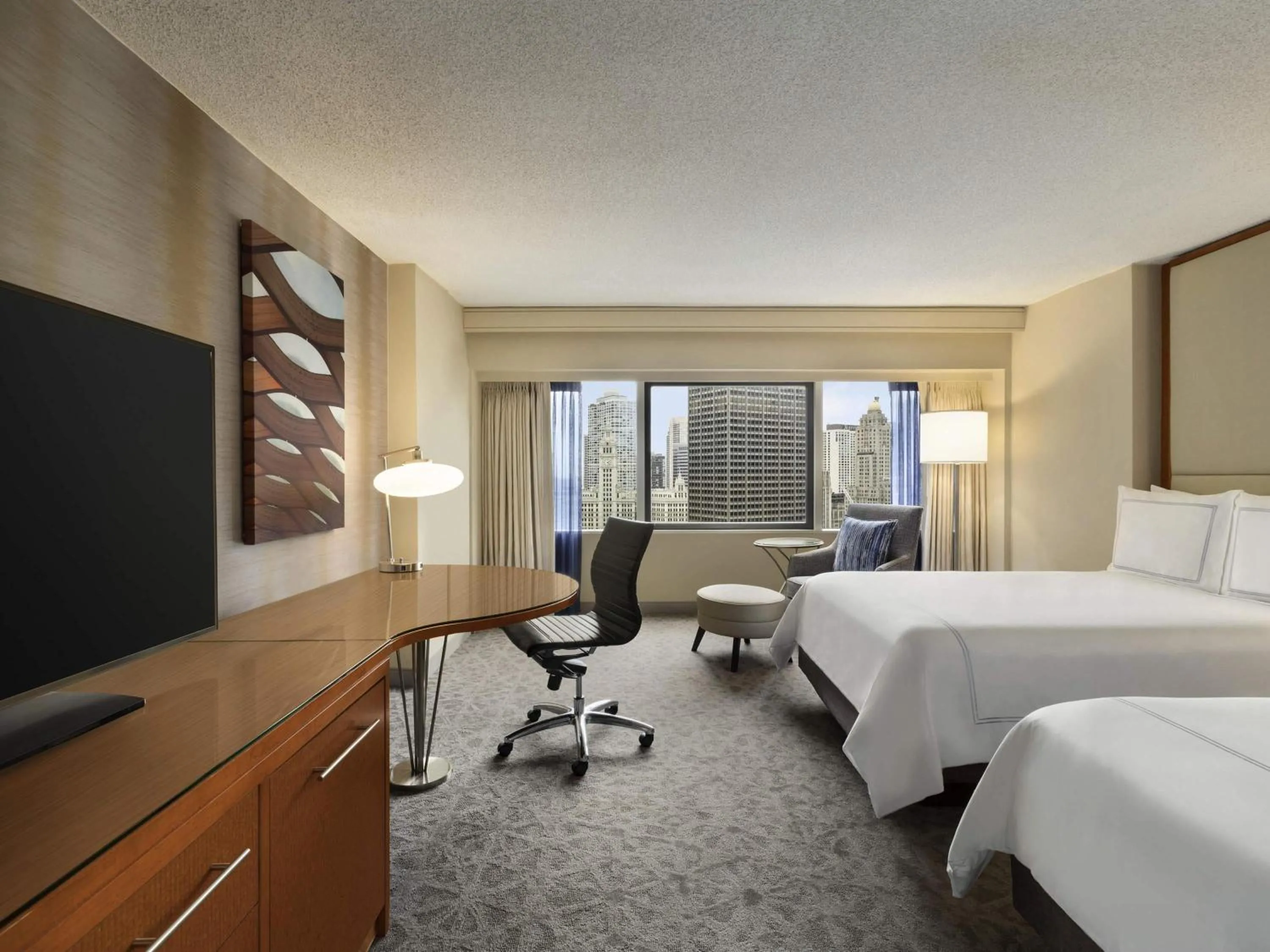 Bedroom, Bed in Swissotel Chicago