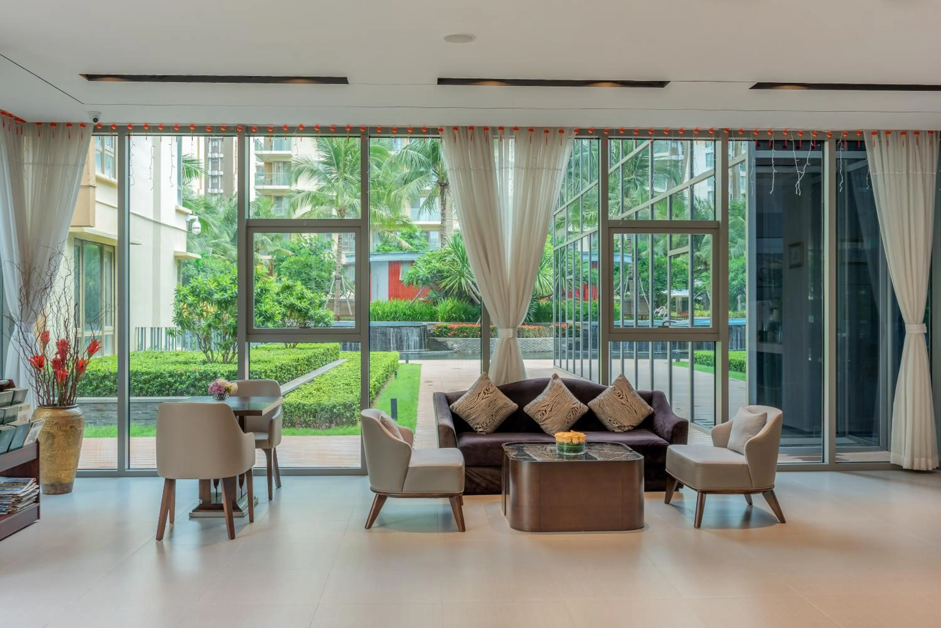 Restaurant/places to eat in One Park Hotel & Residence