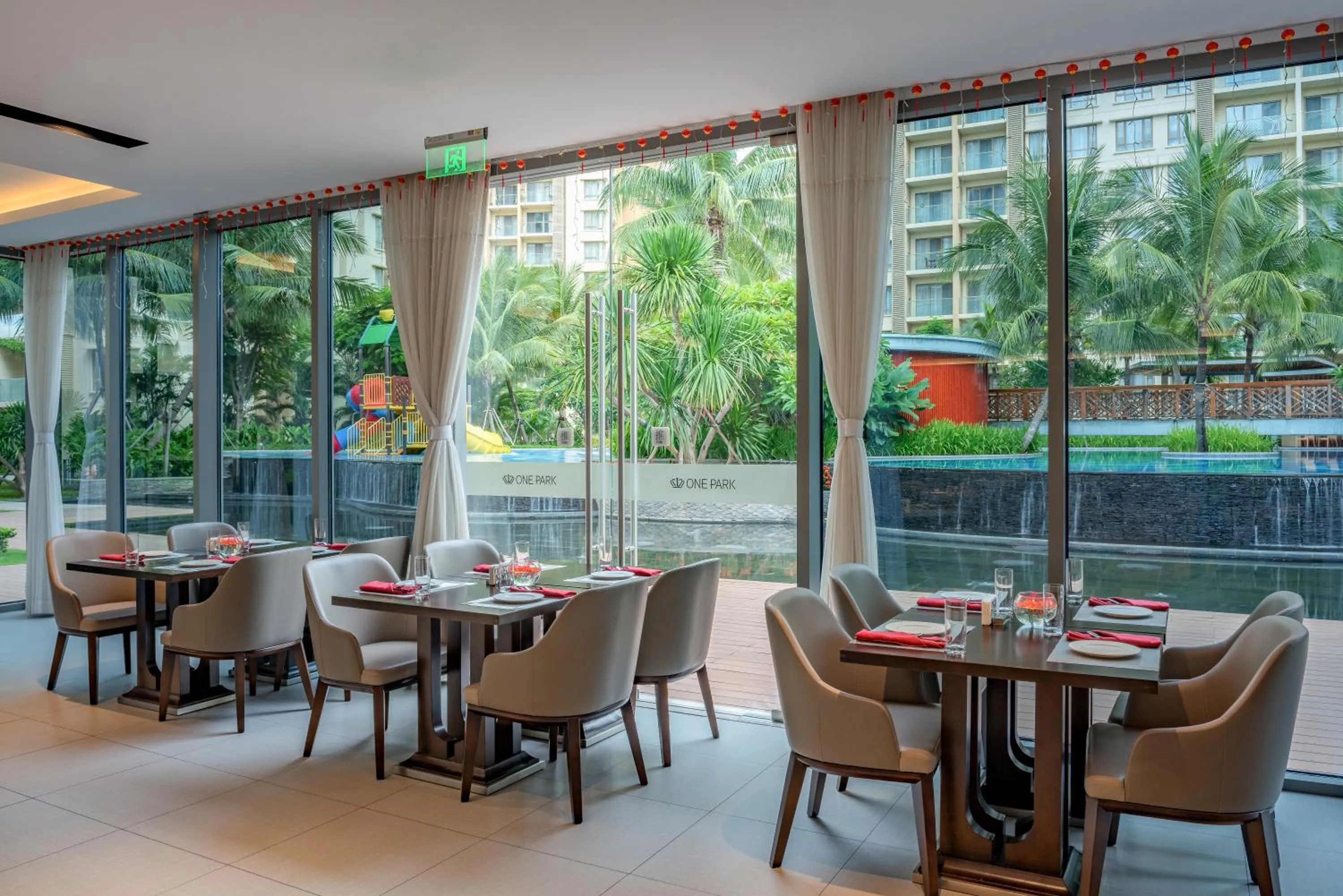 Restaurant/places to eat in One Park Hotel & Residence