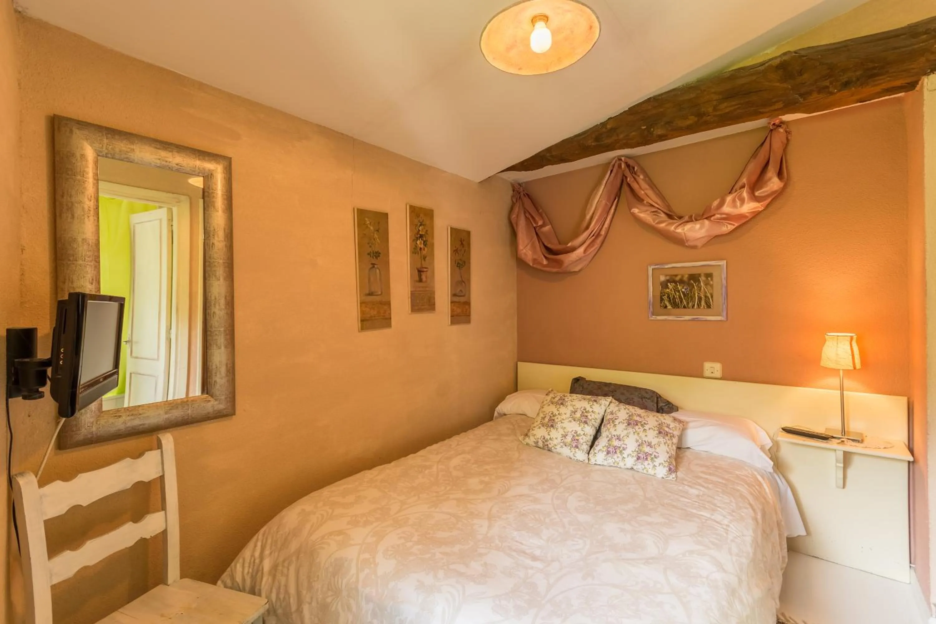 Bed in vaquero casa rural alquiler completo