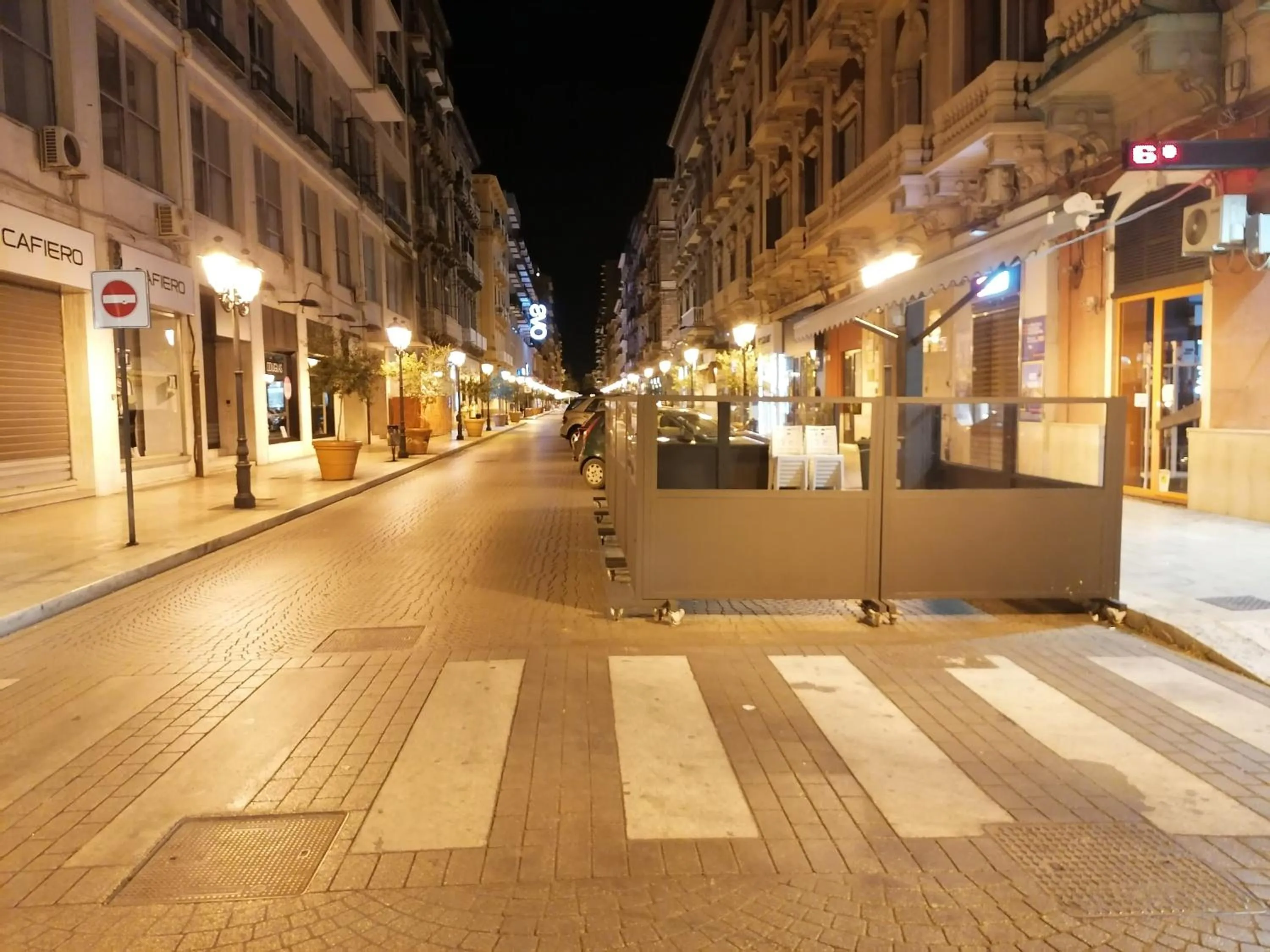 Neighbourhood in queen 24