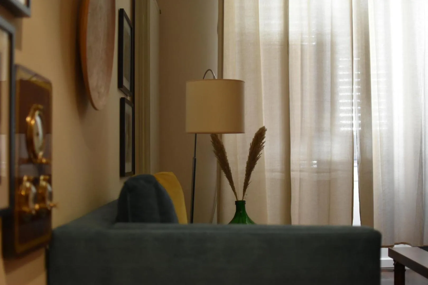 Living room in queen 24