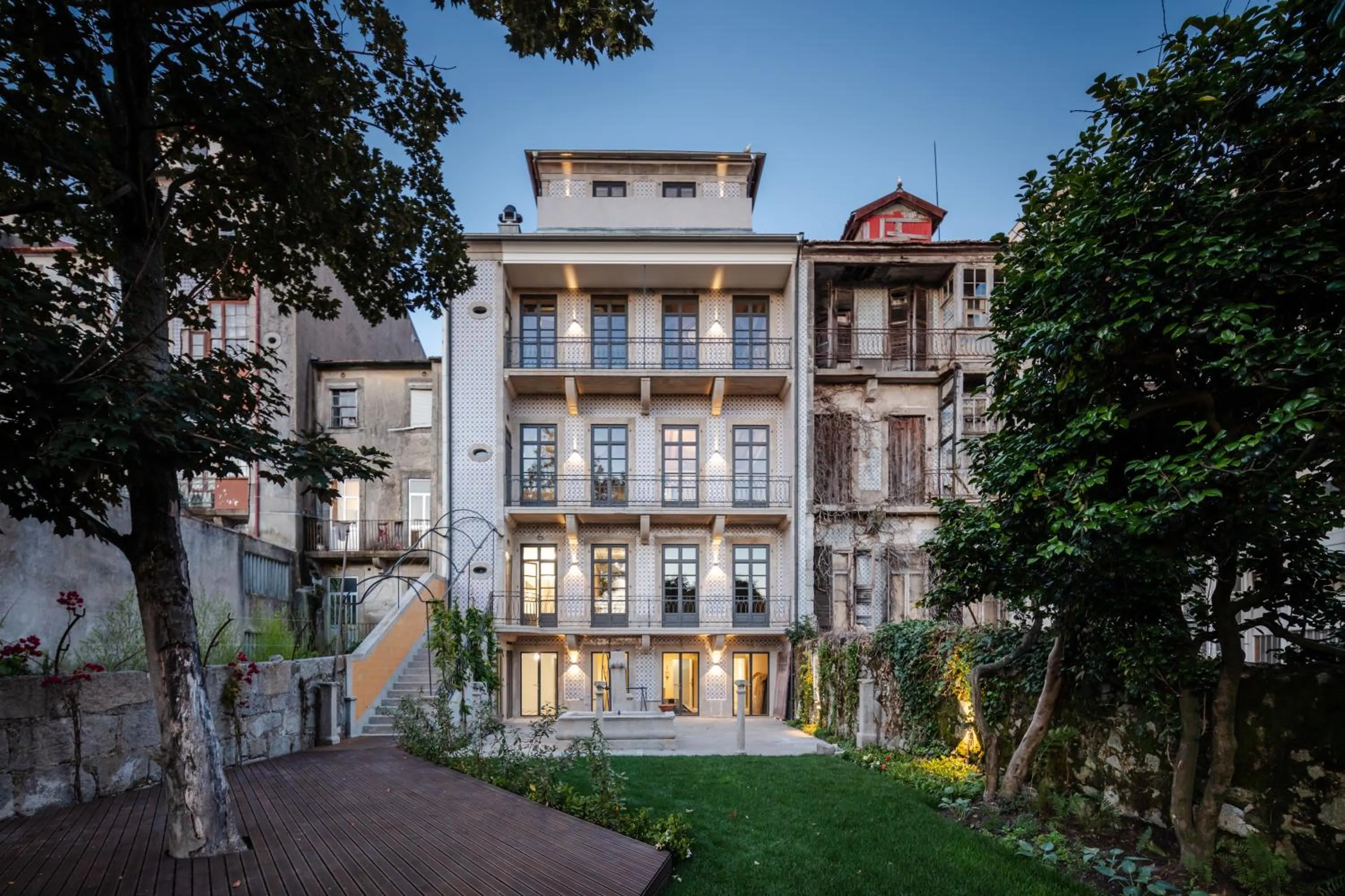 Property building in Menina Colina Guesthouse