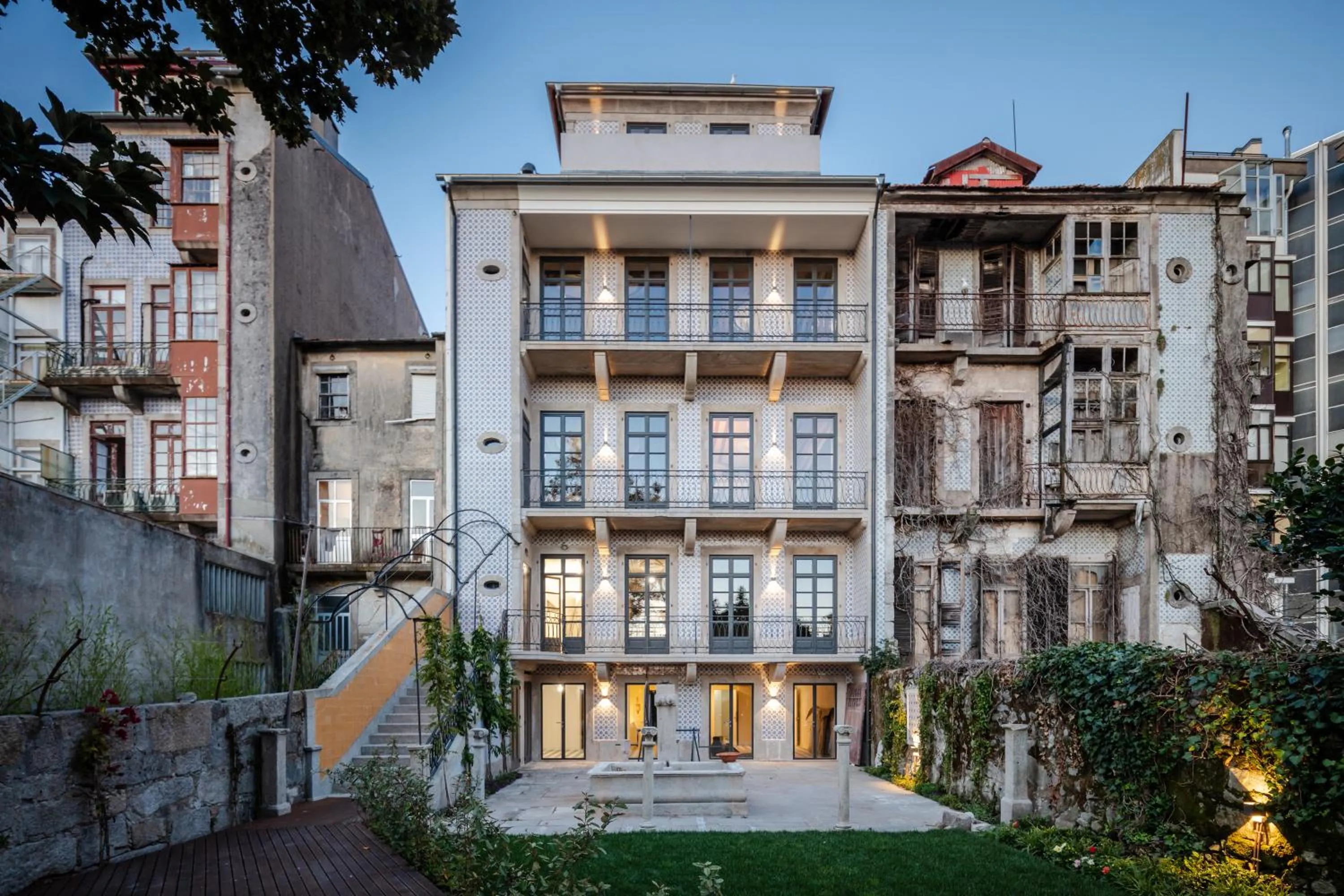 Property building in Menina Colina Guesthouse