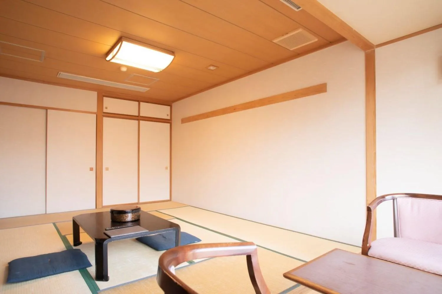 Living room in Lake Side Nikko Hotel