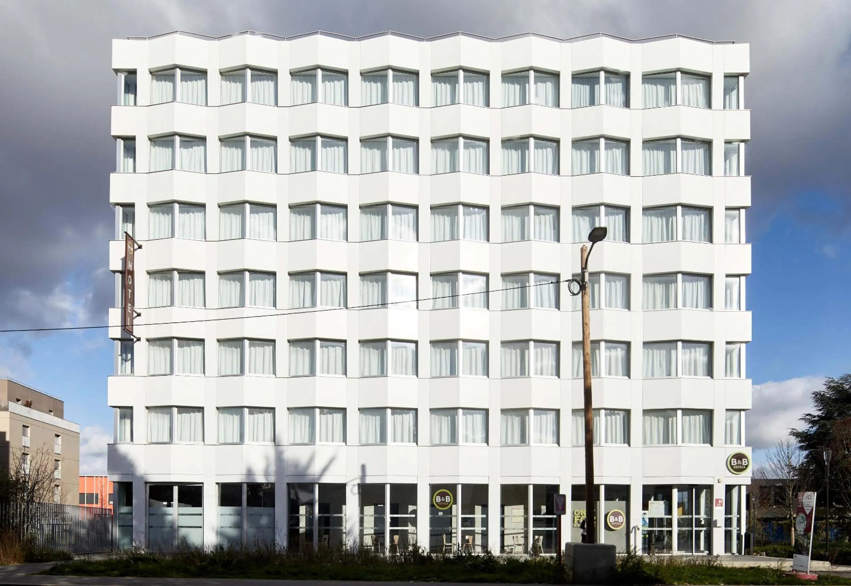 Property building in B&B HOTEL Massy Gare TGV