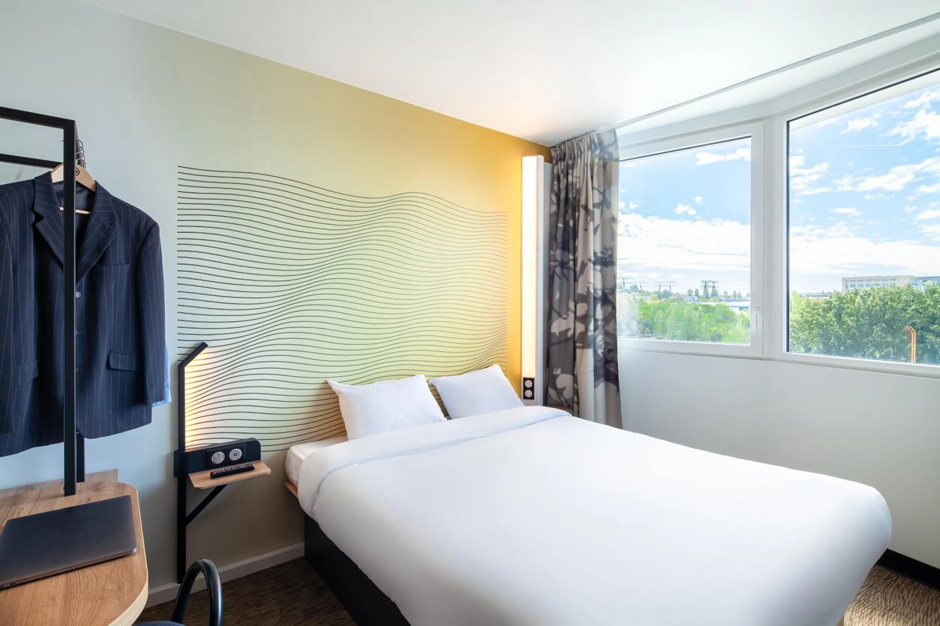 Bedroom, Bed in B&B HOTEL Massy Gare TGV