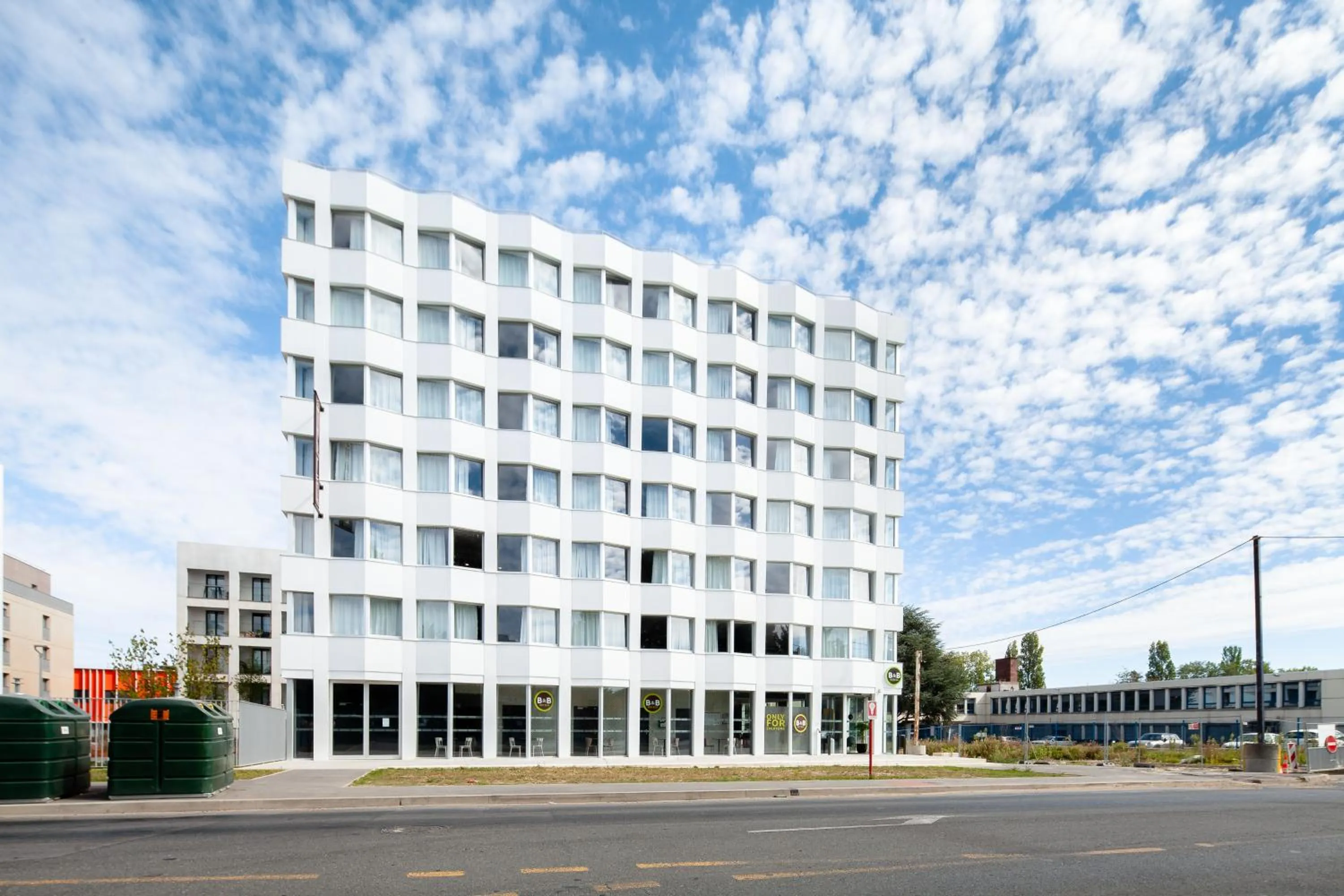 Facade/entrance in B&B HOTEL Massy Gare TGV